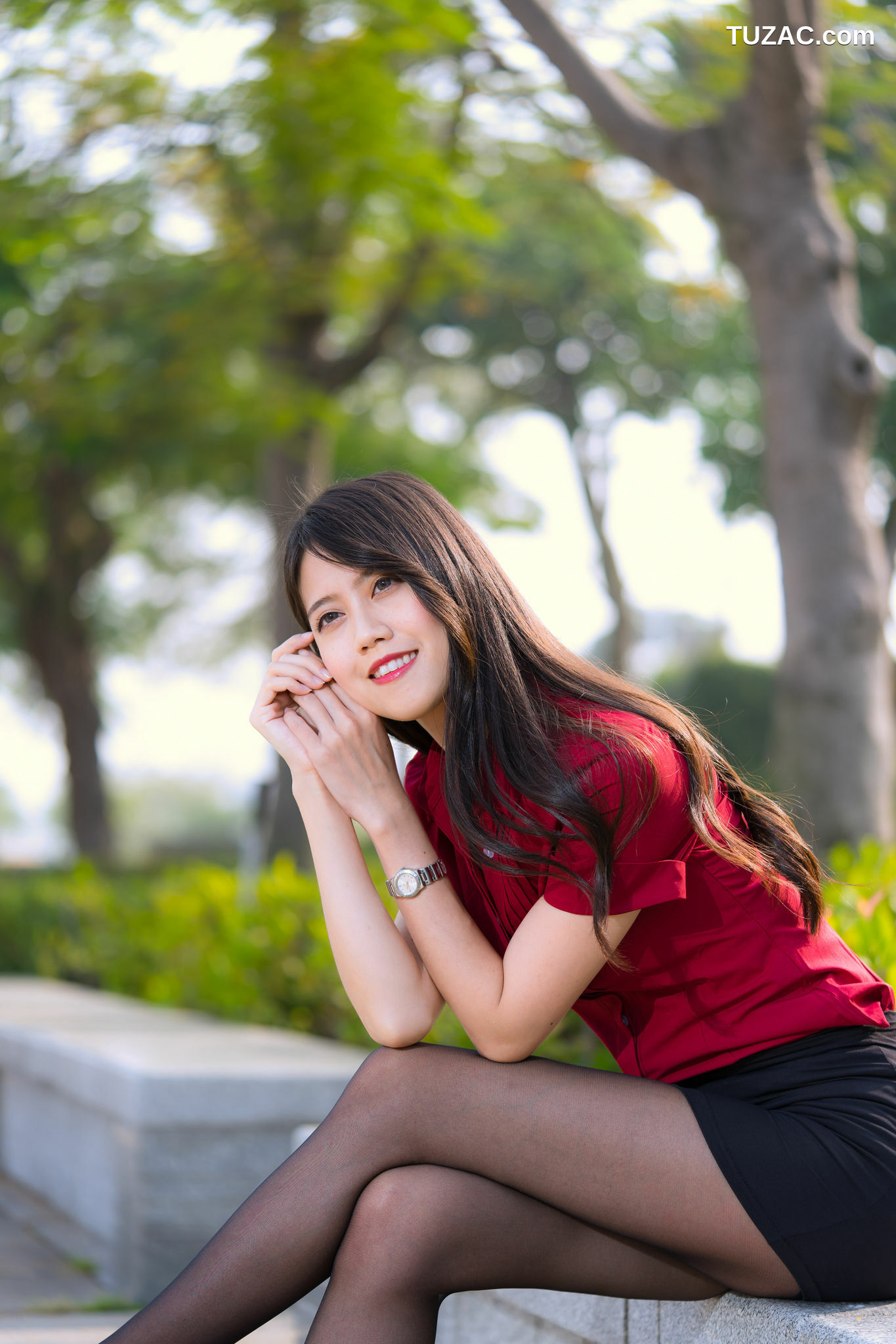 台湾正妹_ Candy宝儿《夢時代黑丝街拍》 写真集[90P]