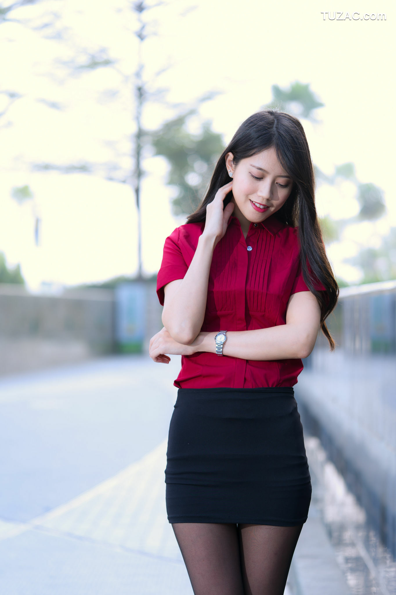 台湾正妹_ Candy宝儿《夢時代黑丝街拍》 写真集[90P]