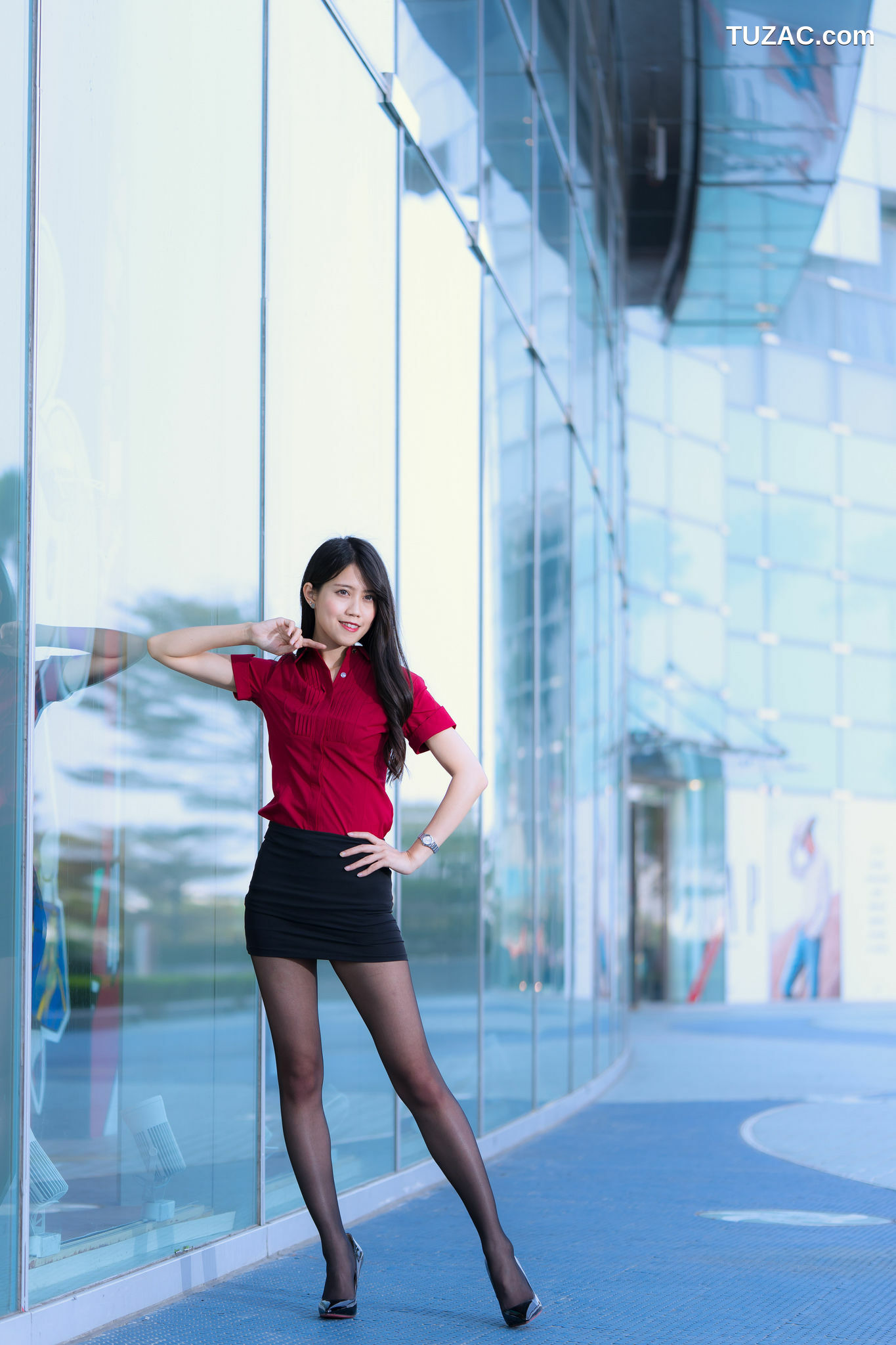 台湾正妹_ Candy宝儿《夢時代黑丝街拍》 写真集[90P]