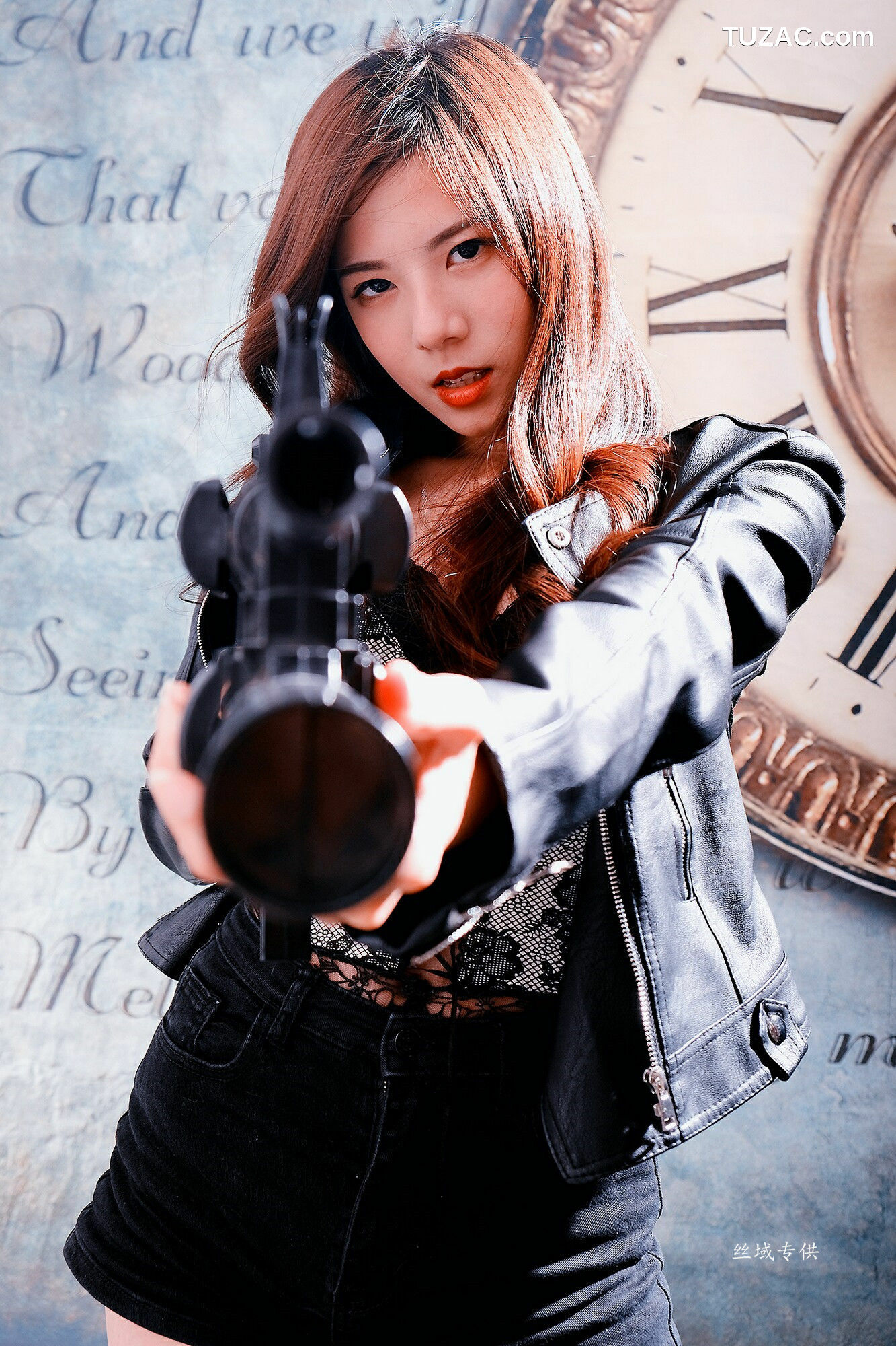 台湾正妹_ Chubby方唯真《俏厨娘+女警系列》 写真集[57P]