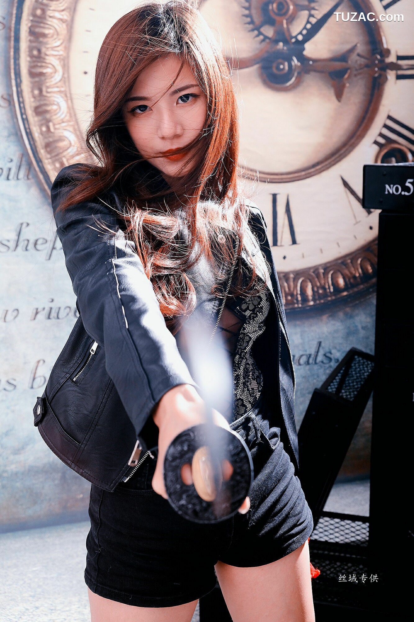 台湾正妹_ Chubby方唯真《俏厨娘+女警系列》 写真集[57P]