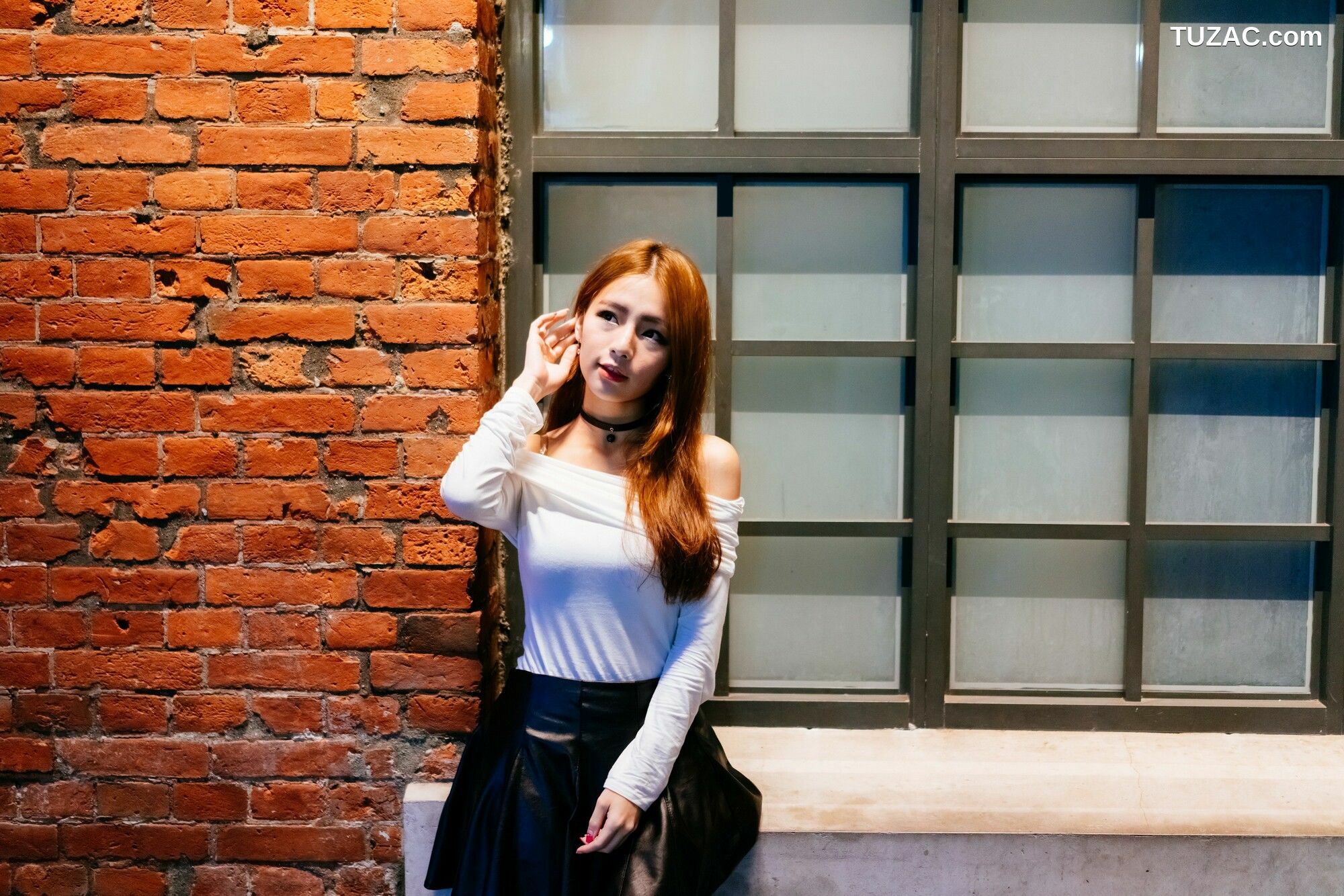 台湾正妹_ Dora周盈欣 街拍长靴黑丝皮裙 写真集[99P]