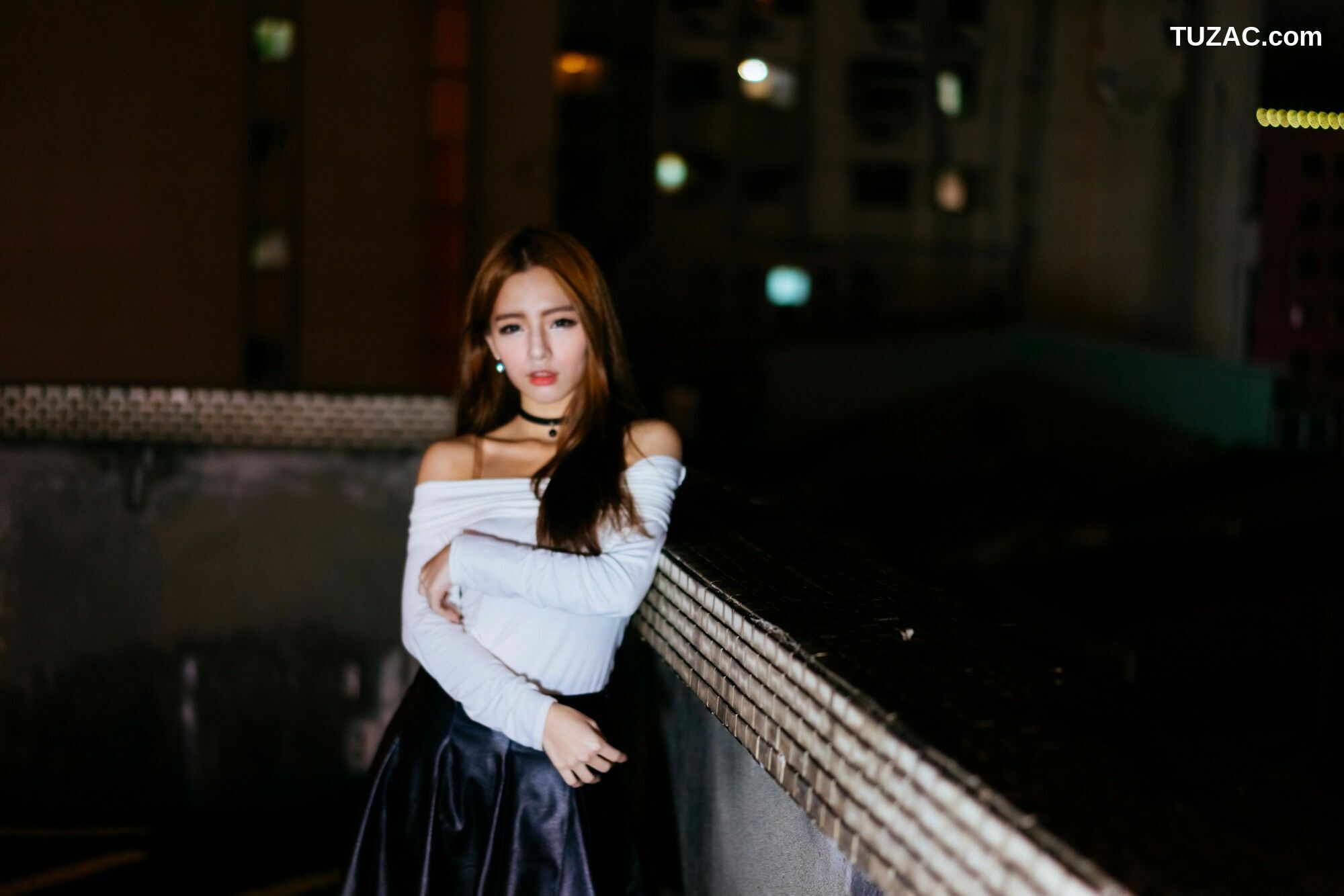 台湾正妹_ Dora周盈欣 街拍长靴黑丝皮裙 写真集[99P]