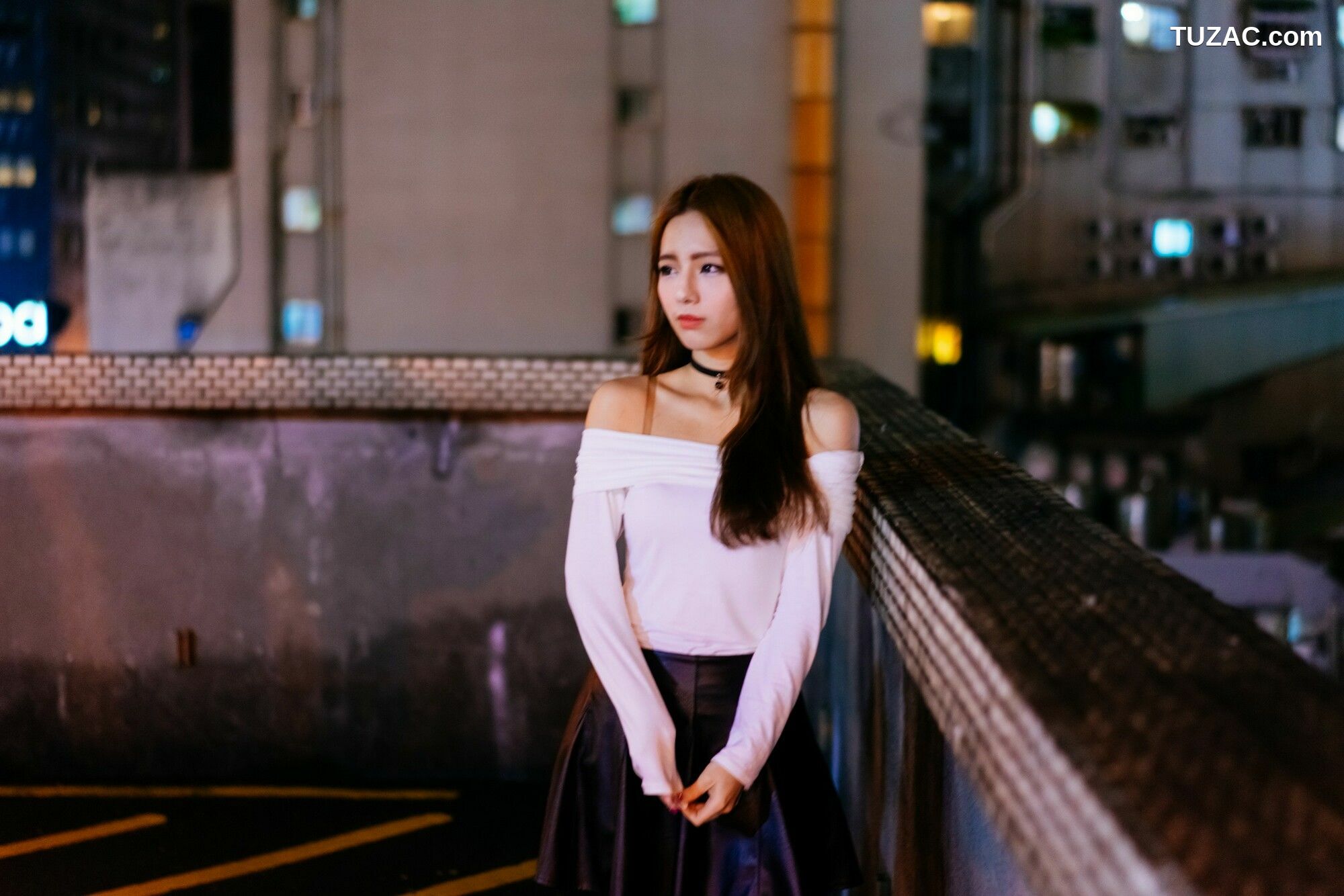 台湾正妹_ Dora周盈欣 街拍长靴黑丝皮裙 写真集[99P]