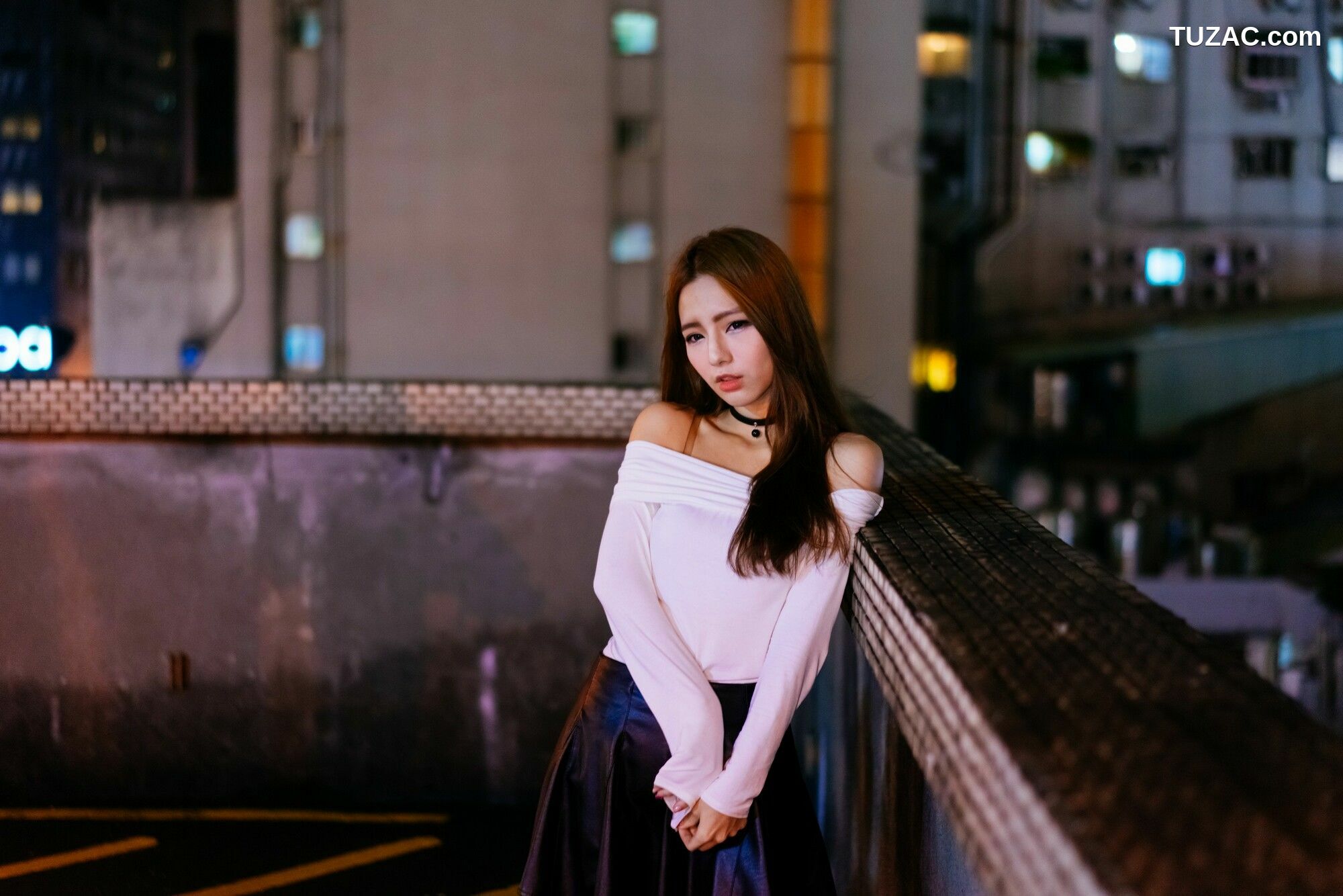 台湾正妹_ Dora周盈欣 街拍长靴黑丝皮裙 写真集[99P]