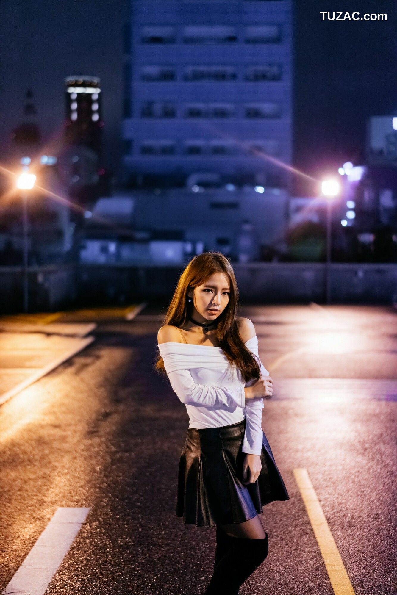 台湾正妹_ Dora周盈欣 街拍长靴黑丝皮裙 写真集[99P]