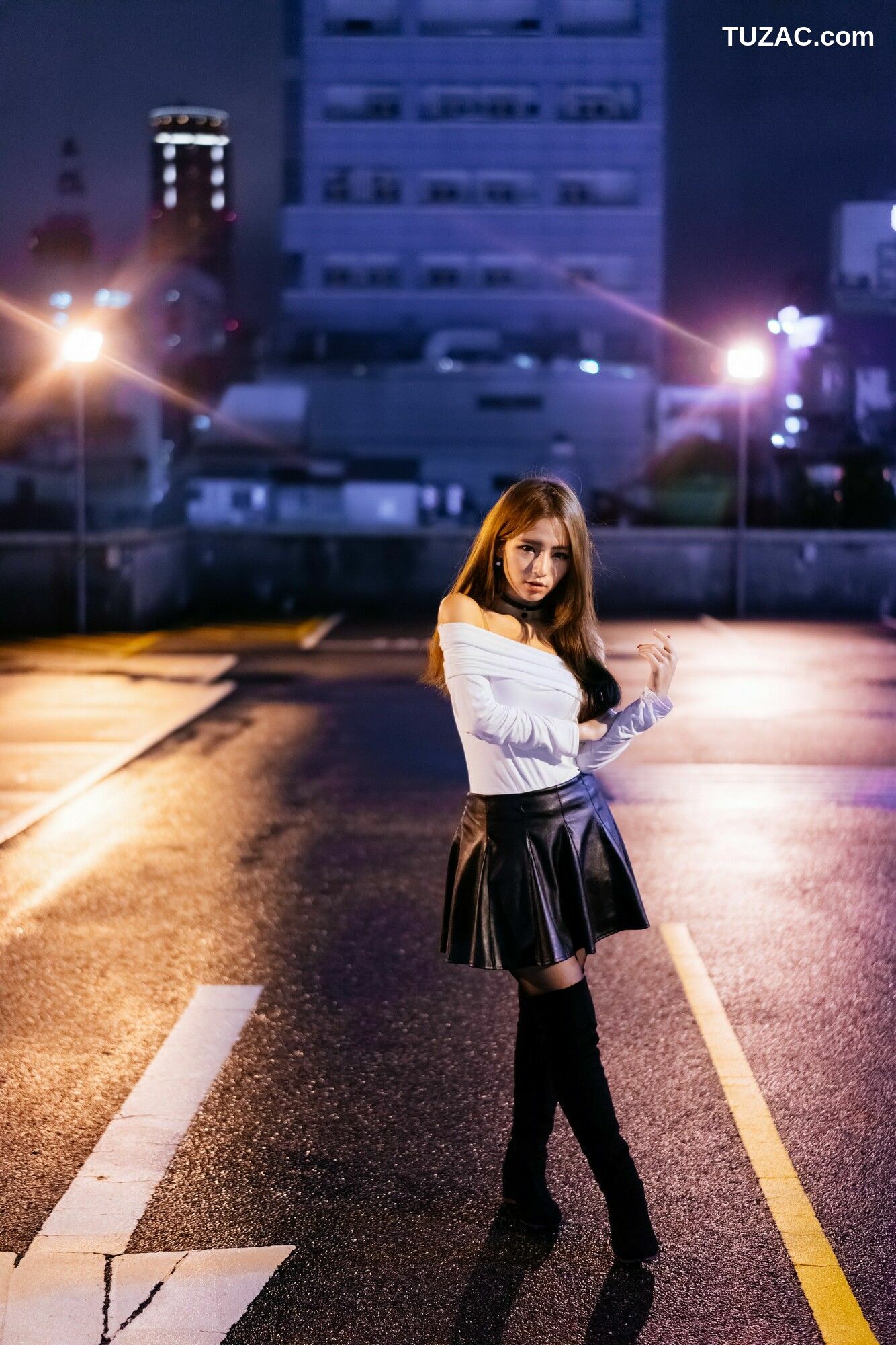 台湾正妹_ Dora周盈欣 街拍长靴黑丝皮裙 写真集[99P]