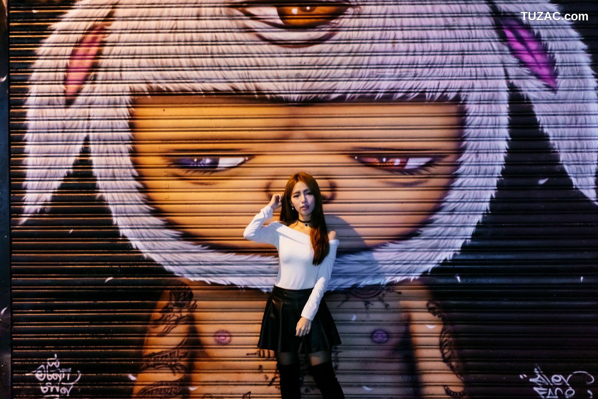 台湾正妹_ Dora周盈欣 街拍长靴黑丝皮裙 写真集[99P]