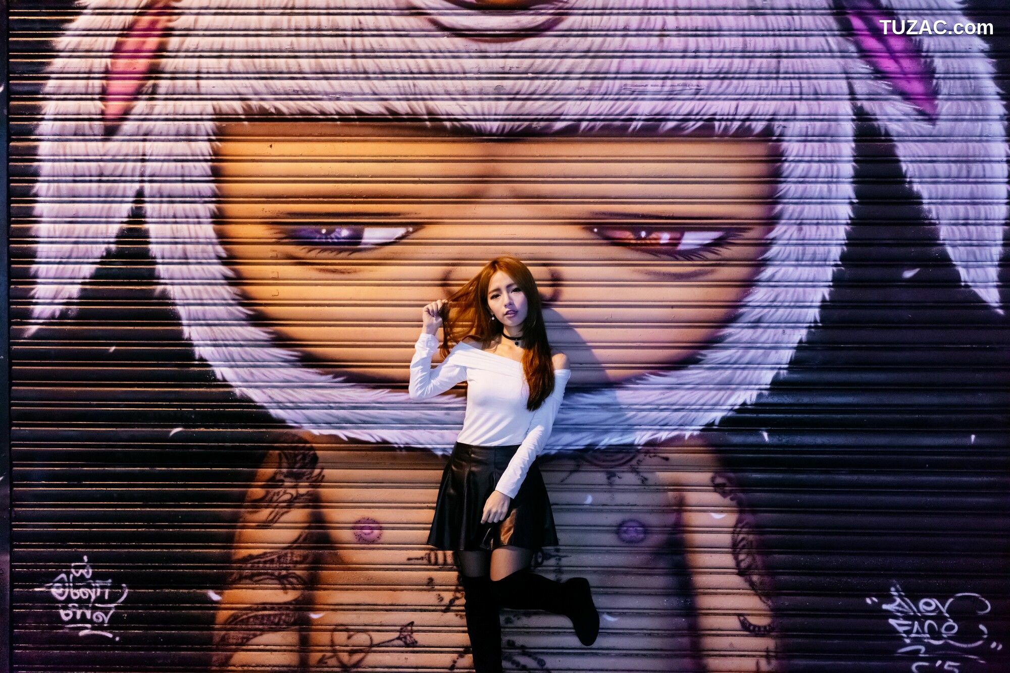 台湾正妹_ Dora周盈欣 街拍长靴黑丝皮裙 写真集[99P]