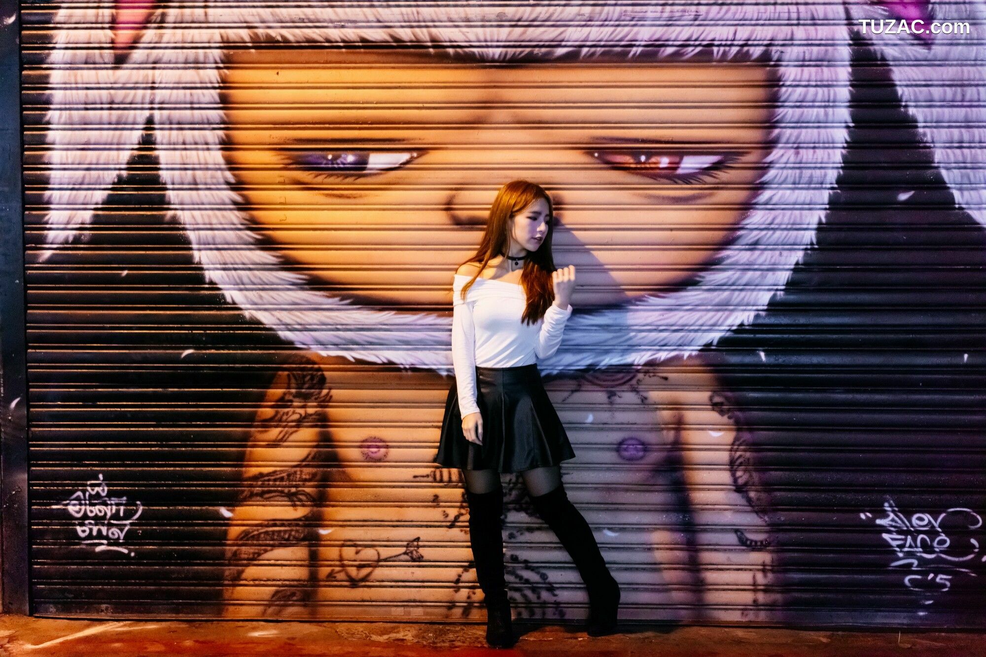 台湾正妹_ Dora周盈欣 街拍长靴黑丝皮裙 写真集[99P]