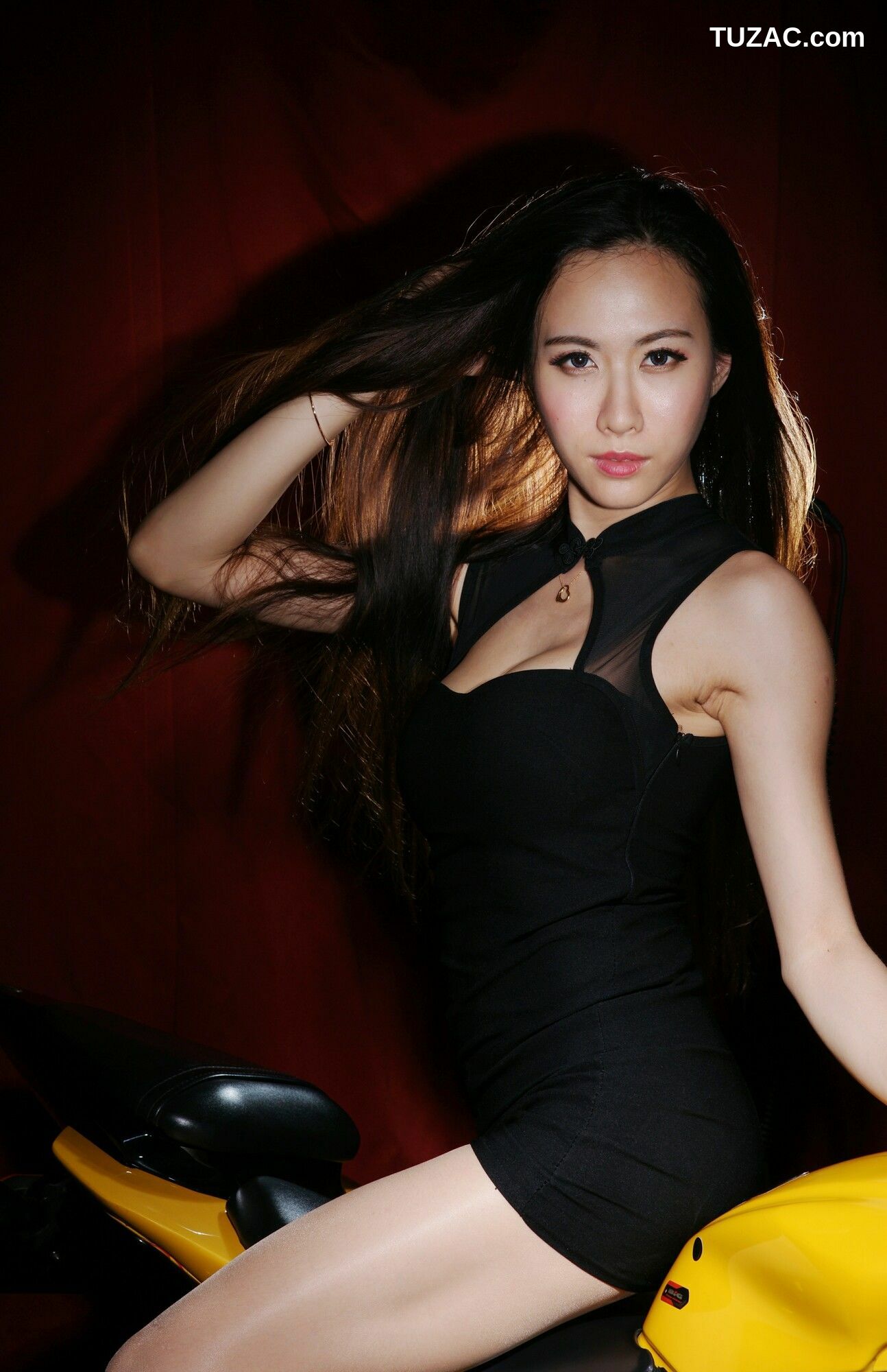 台湾正妹_ Dora妍希 棚拍+室拍（4套服装） 写真集[81P]