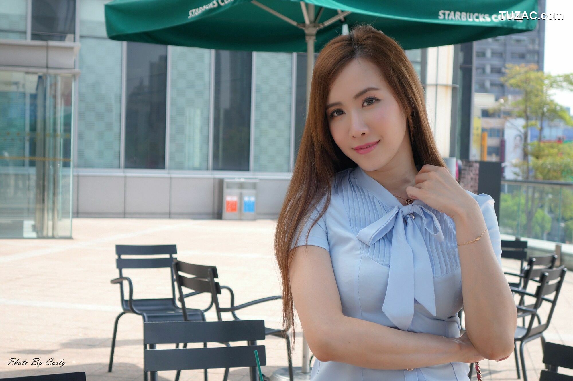 台湾正妹_ Dora妍希《OL黑丝~高雄巨蛋》 写真集[54P]