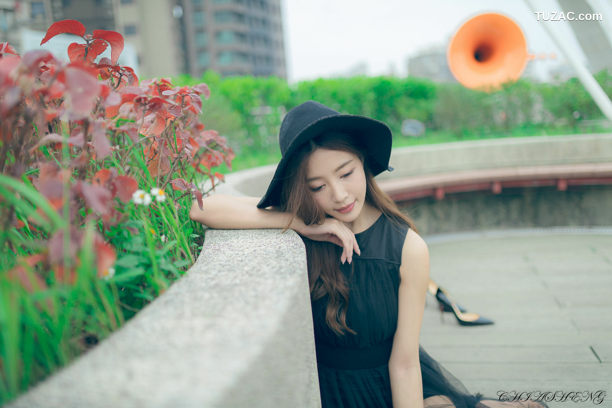 台湾正妹_ Emma江雨恩 - 清新外拍（三套服装） 写真集[31P]