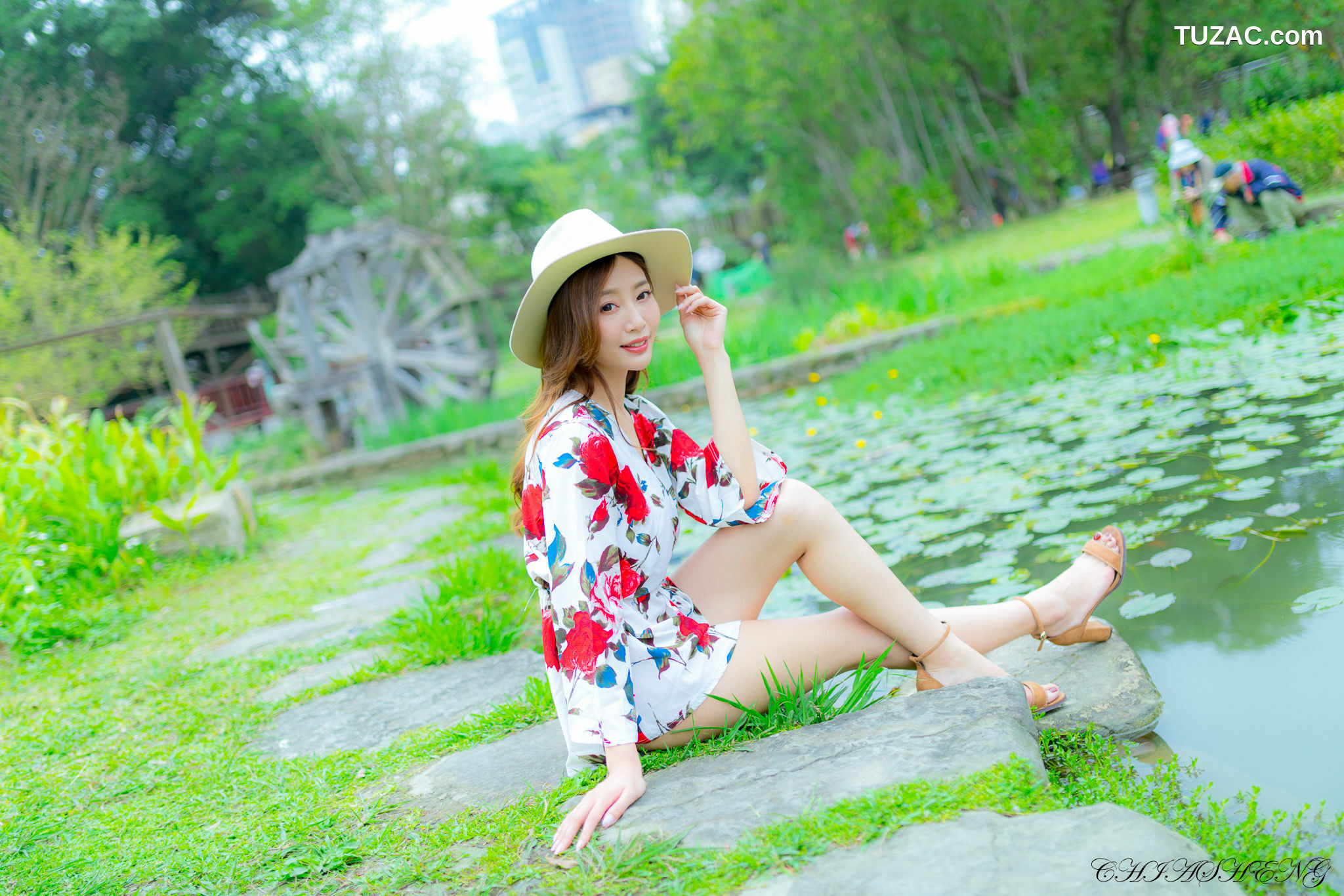 台湾正妹_ Emma江雨恩 - 清新外拍（三套服装） 写真集[31P]