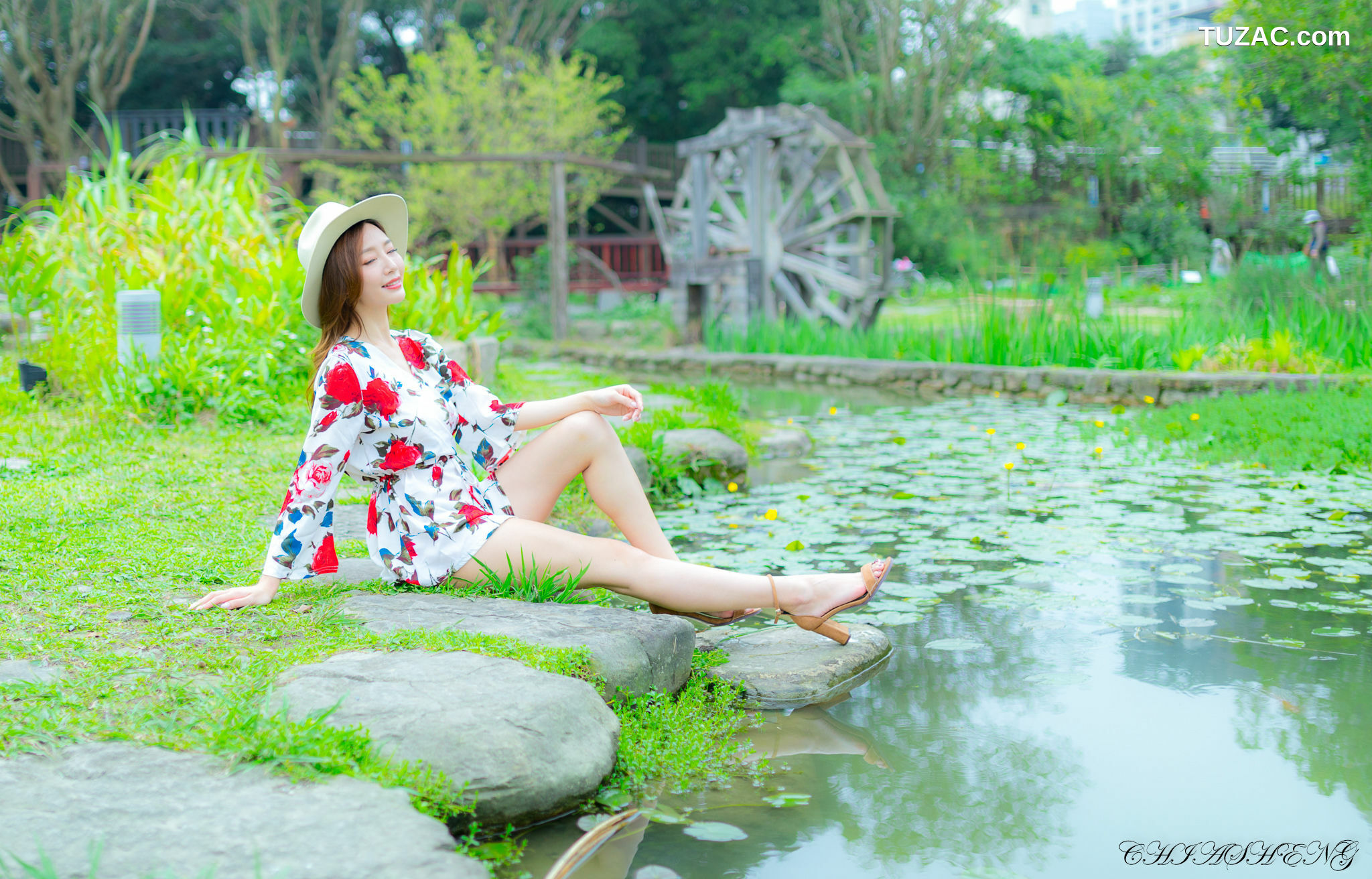 台湾正妹_ Emma江雨恩 - 清新外拍（三套服装） 写真集[31P]