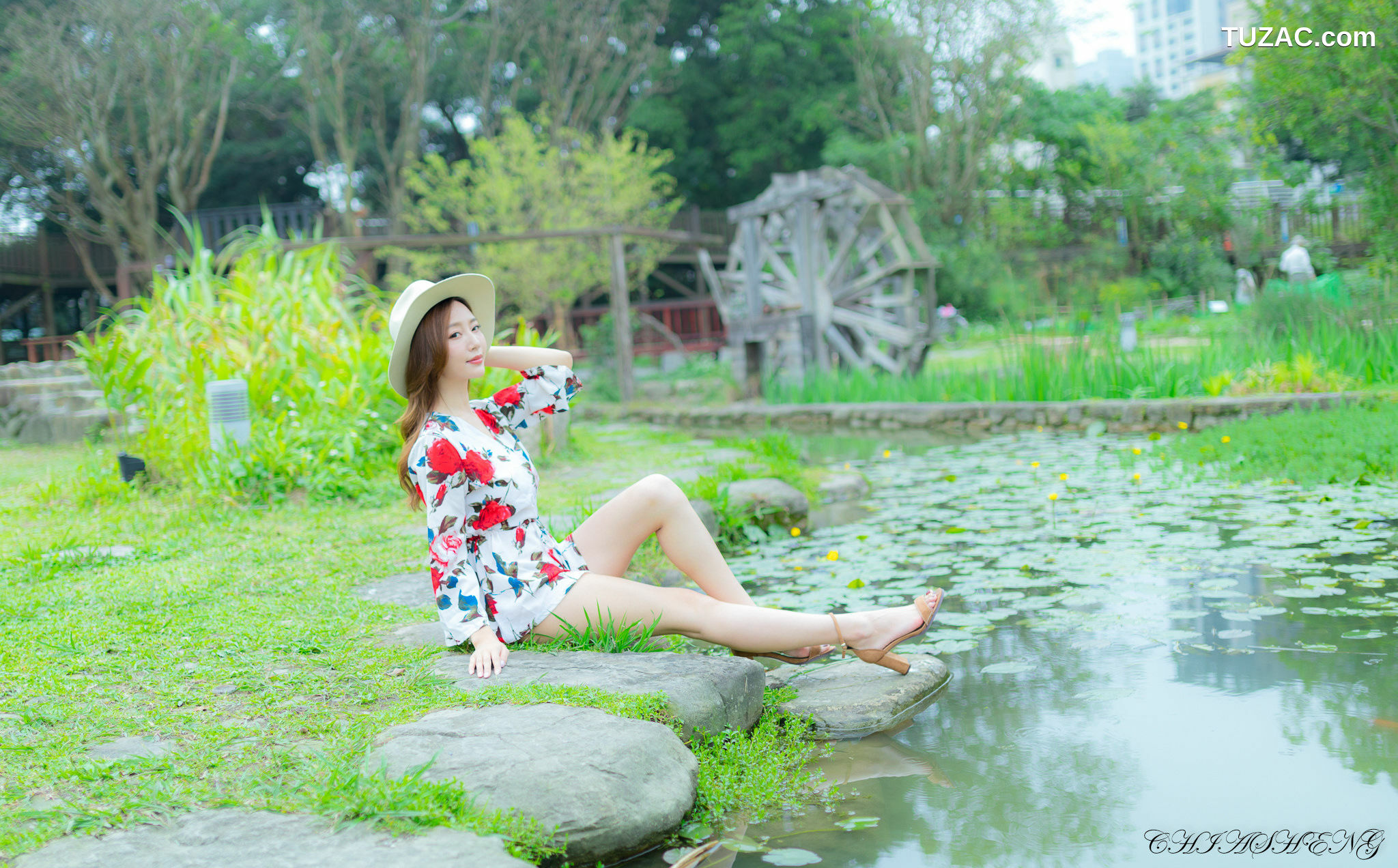 台湾正妹_ Emma江雨恩 - 清新外拍（三套服装） 写真集[31P]