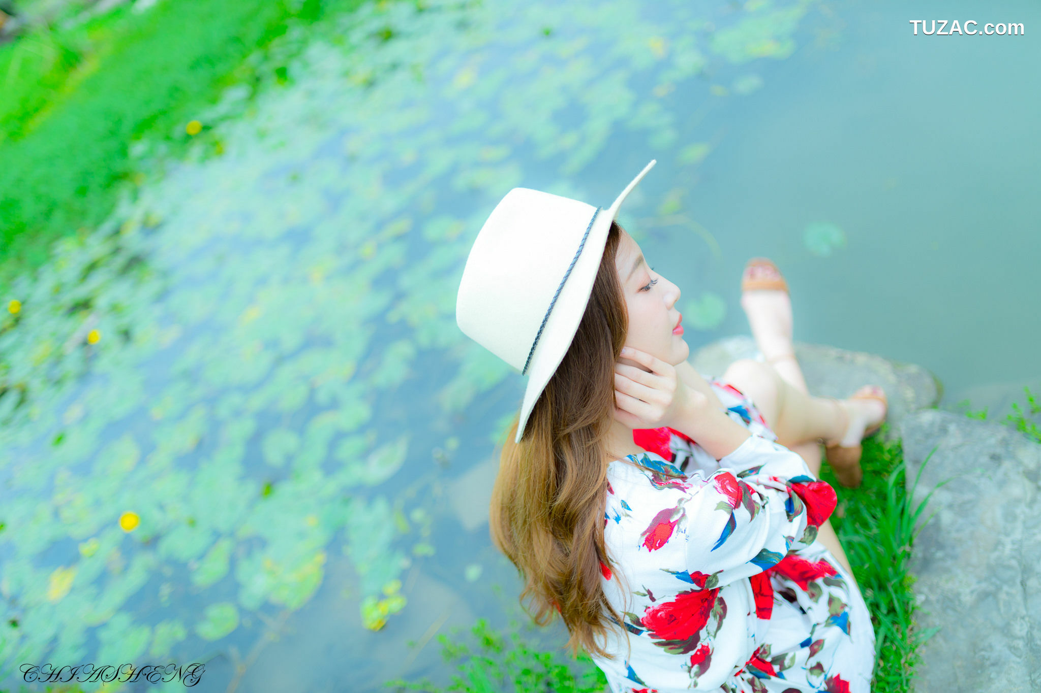 台湾正妹_ Emma江雨恩 - 清新外拍（三套服装） 写真集[31P]