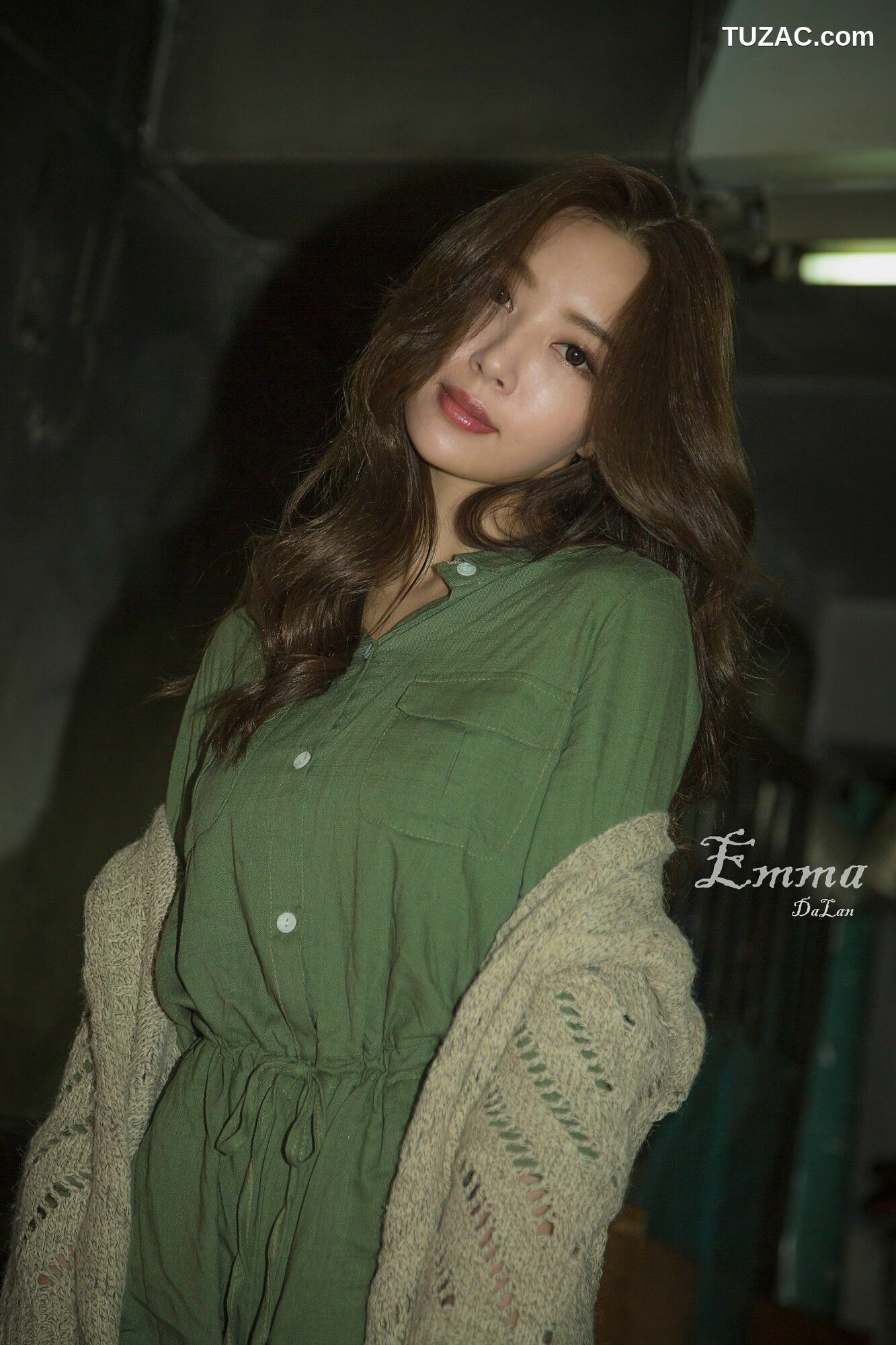 台湾正妹_ Emma江雨恩《西藏路+南機場公寓》 写真集[35P]