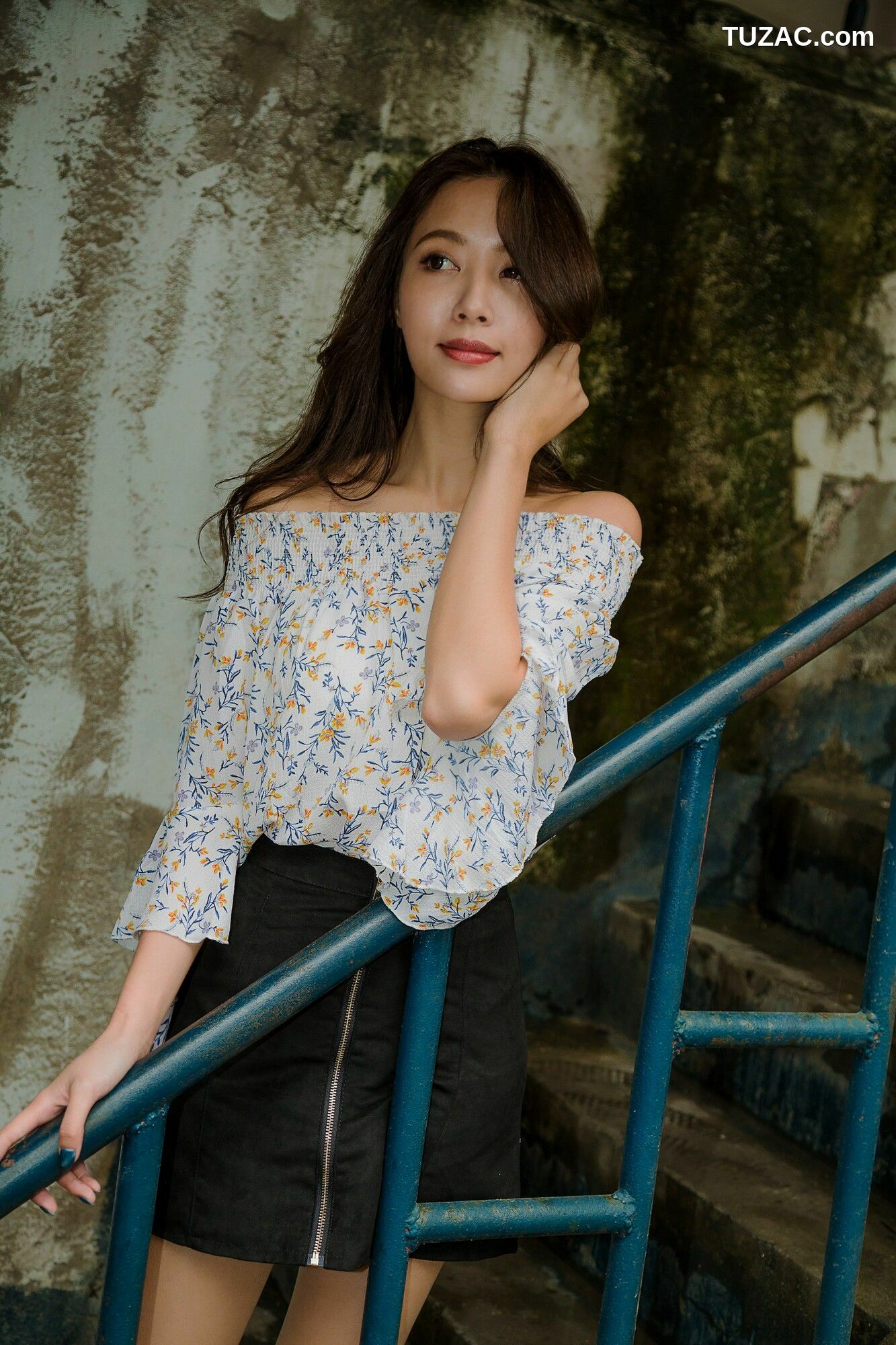 台湾正妹_ Emma江雨恩《西藏路+南機場公寓》 写真集[35P]