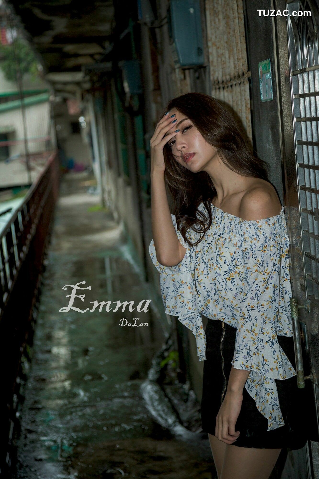 台湾正妹_ Emma江雨恩《西藏路+南機場公寓》 写真集[35P]
