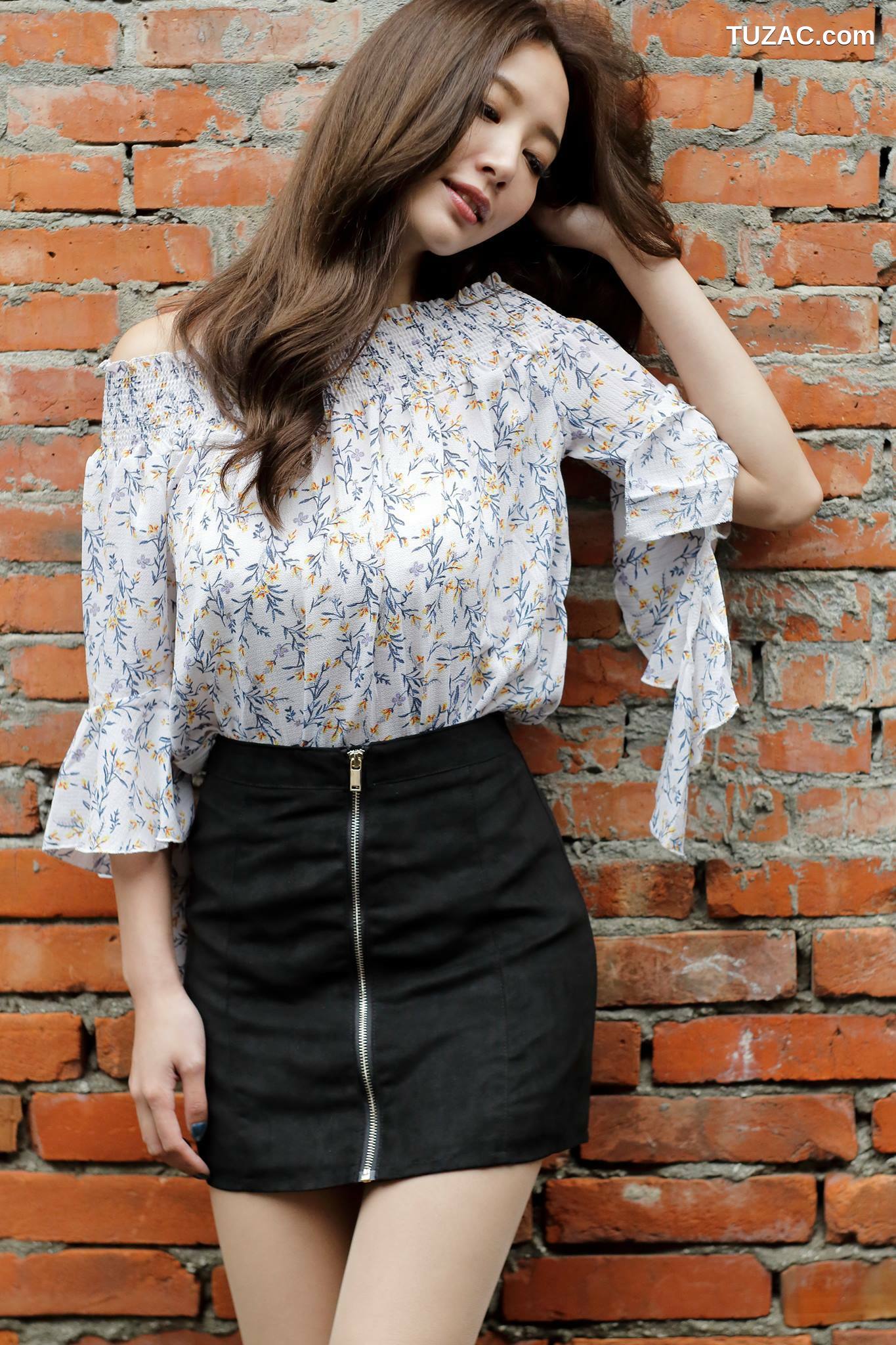 台湾正妹_ Emma江雨恩《西藏路+南機場公寓》 写真集[35P]