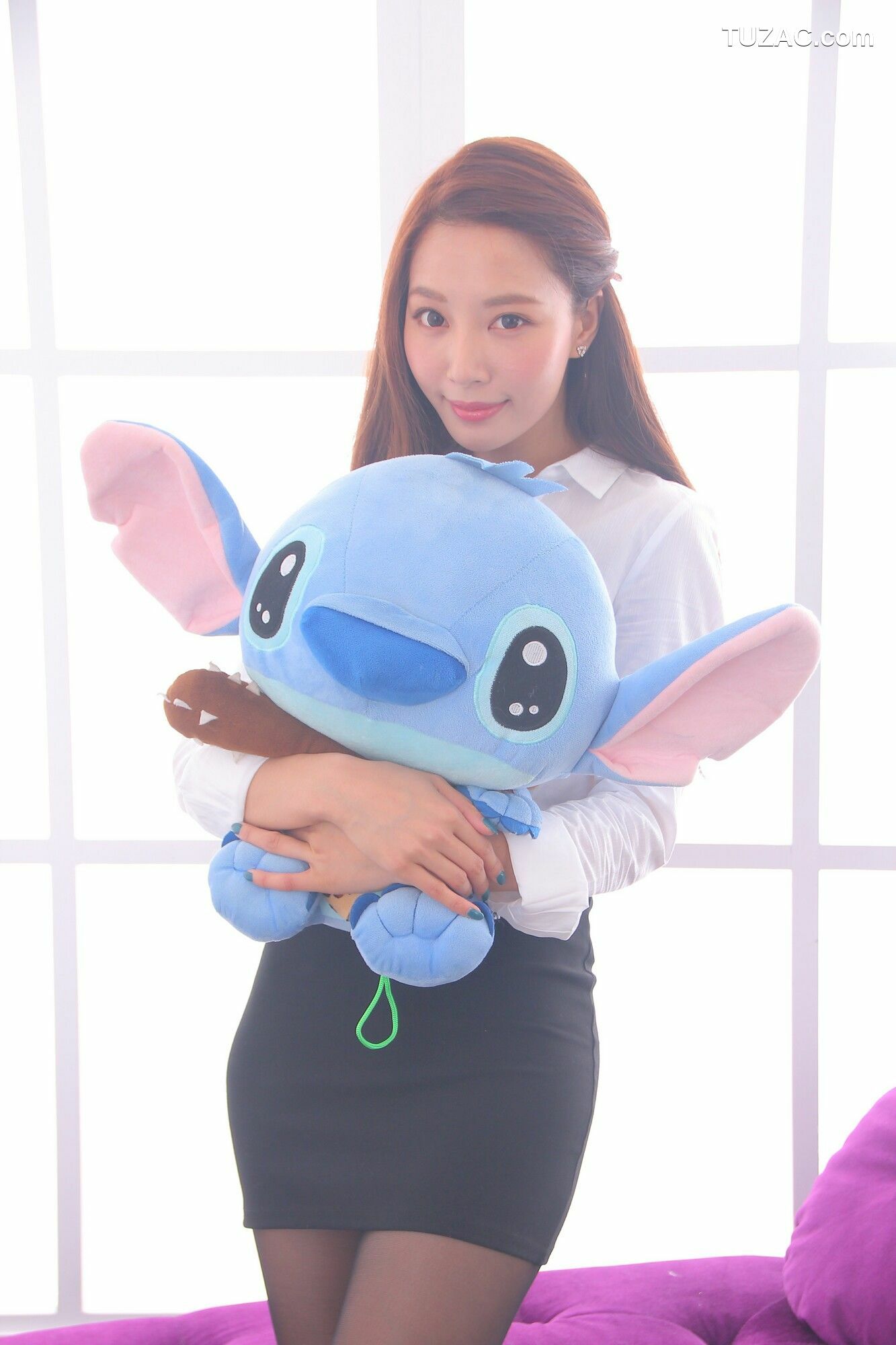 台湾正妹_ Emma江雨恩《黑丝OL套装》 写真集[44P]