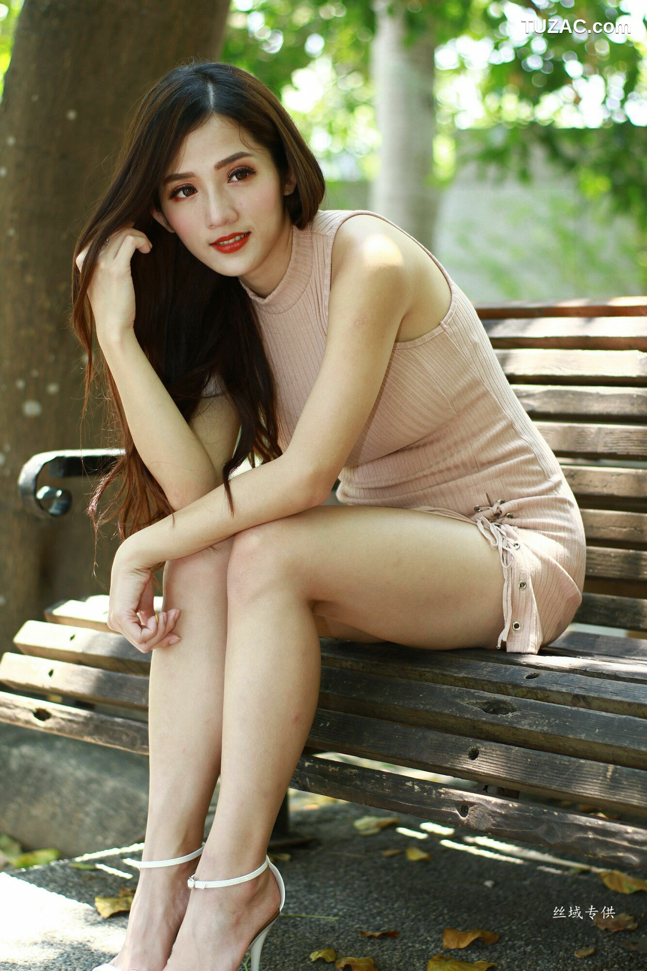 台湾正妹_ Go Go 高雄美術館 写真集[98P]