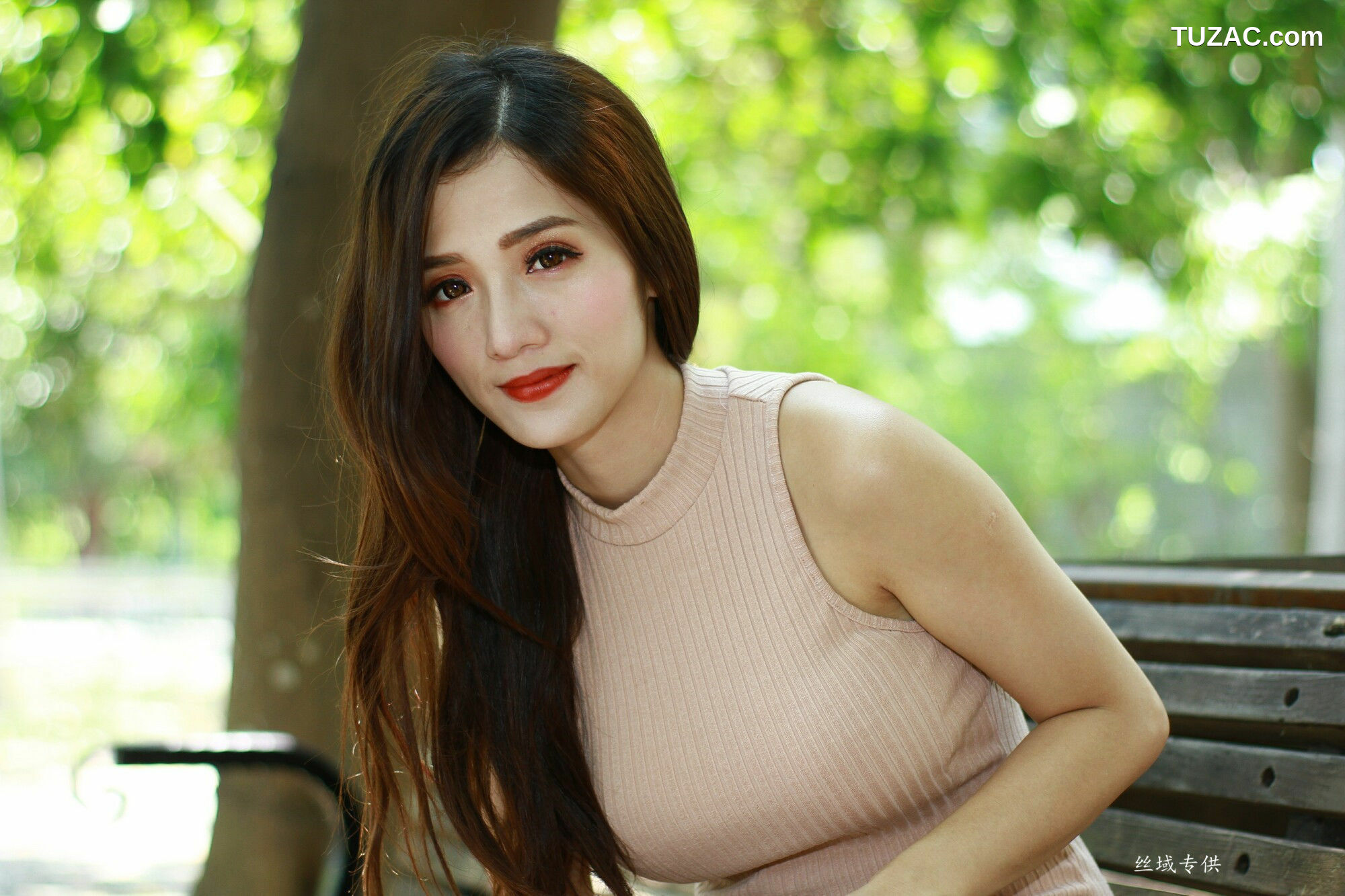 台湾正妹_ Go Go 高雄美術館 写真集[98P]