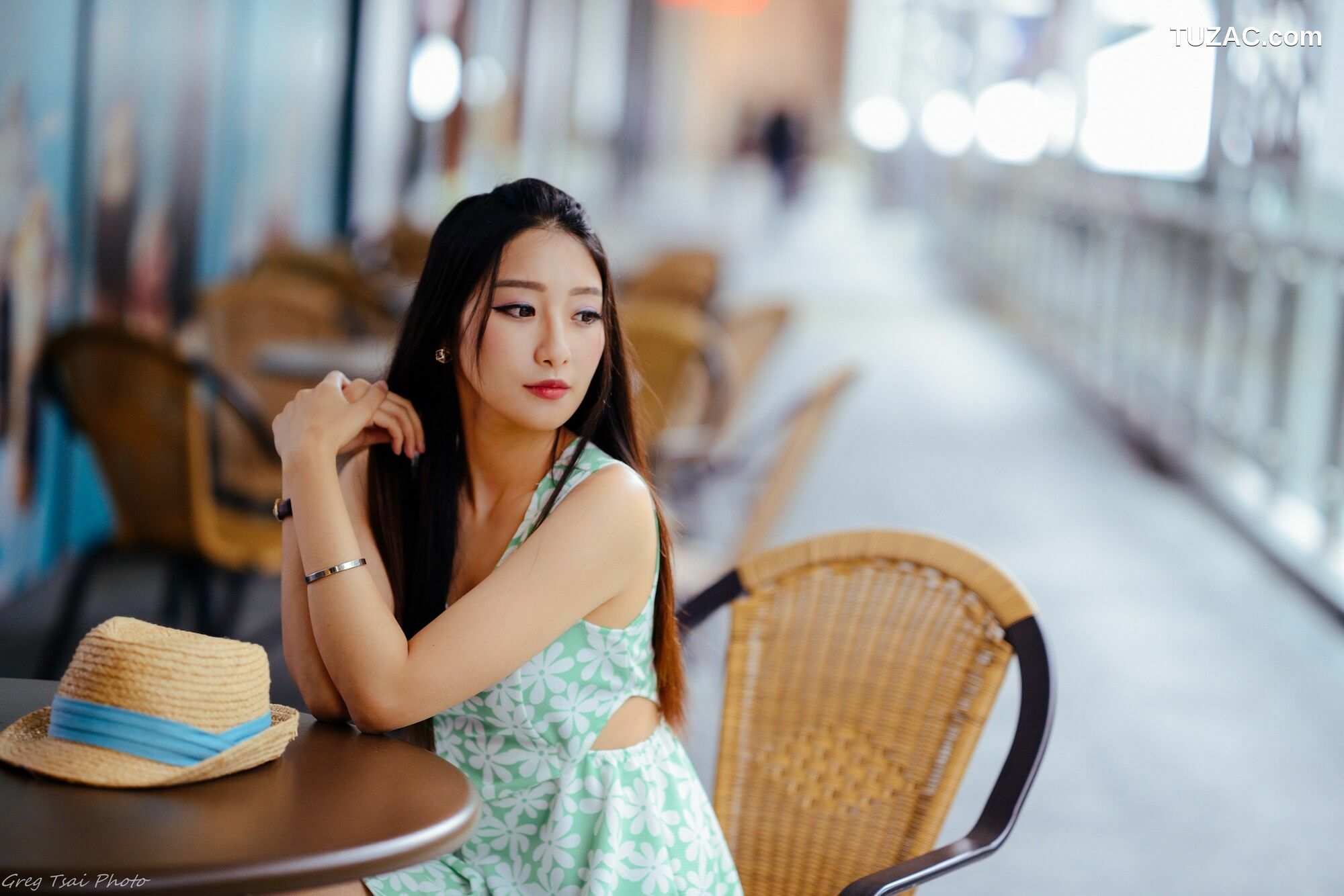 台湾正妹_ Joan小葵 小清新腿模风+信義街拍 写真集[48P]