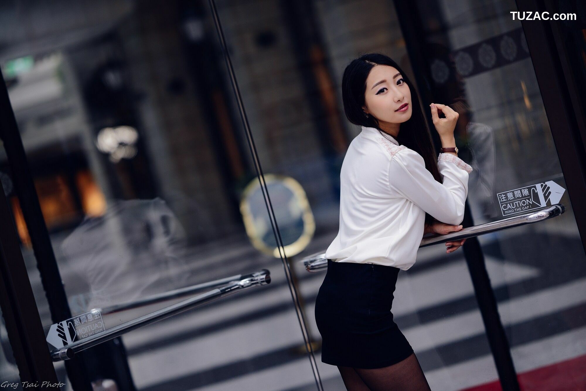 台湾正妹_ Joan小葵 小清新腿模风+信義街拍 写真集[48P]