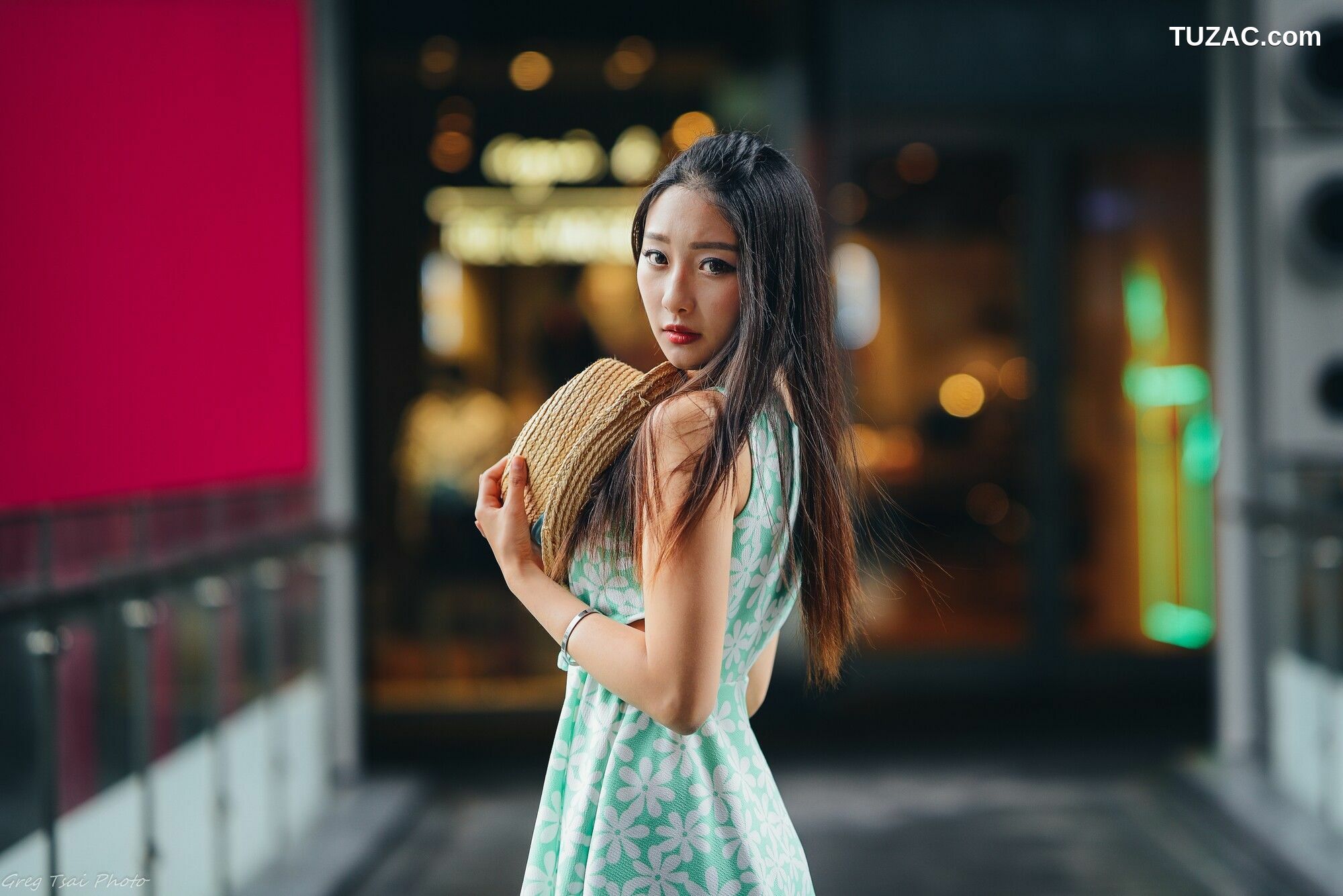 台湾正妹_ Joan小葵 小清新腿模风+信義街拍 写真集[48P]