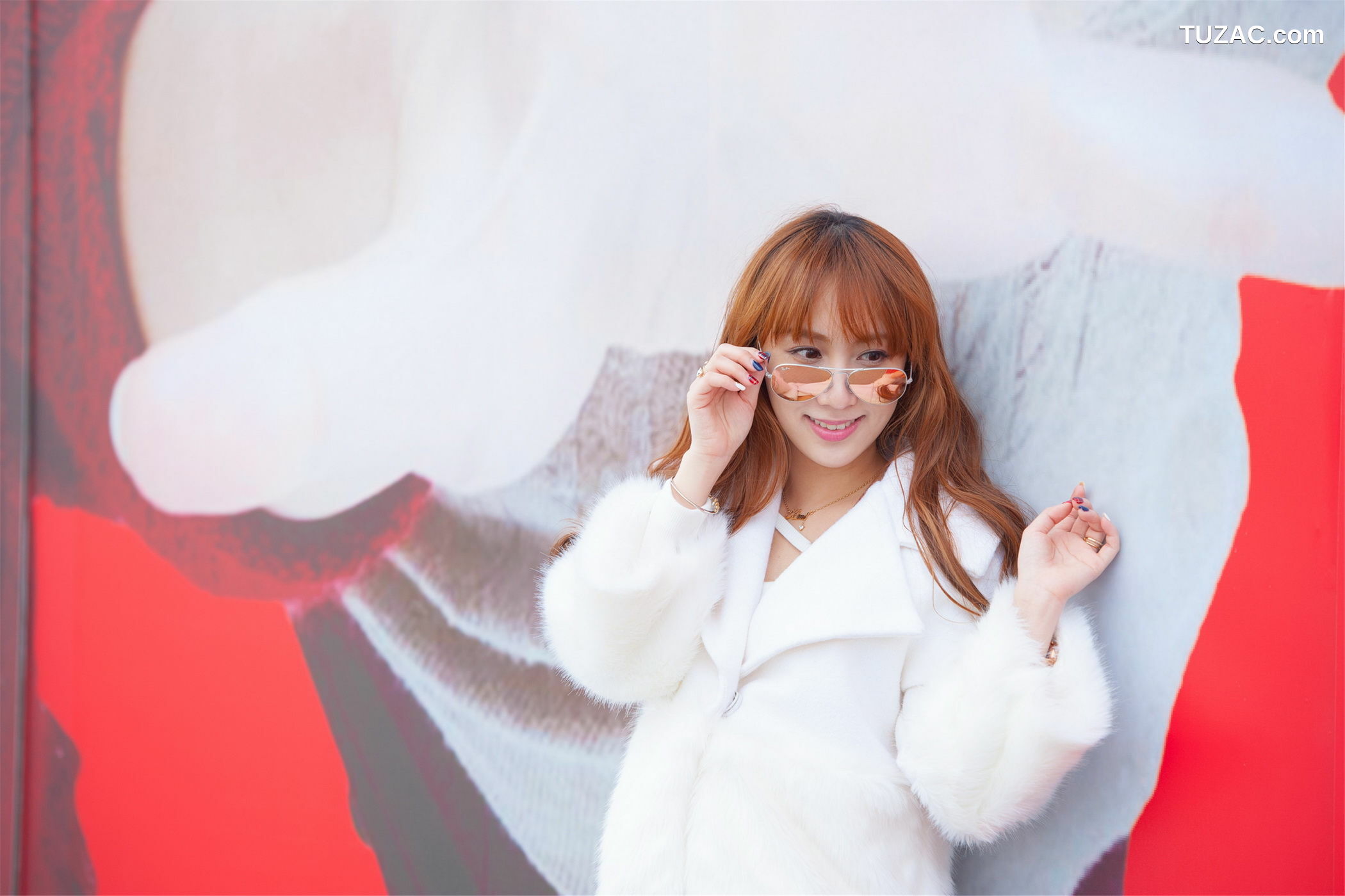 台湾正妹_ Kimi步/吕思莹《时尚外拍》 写真集[41P]