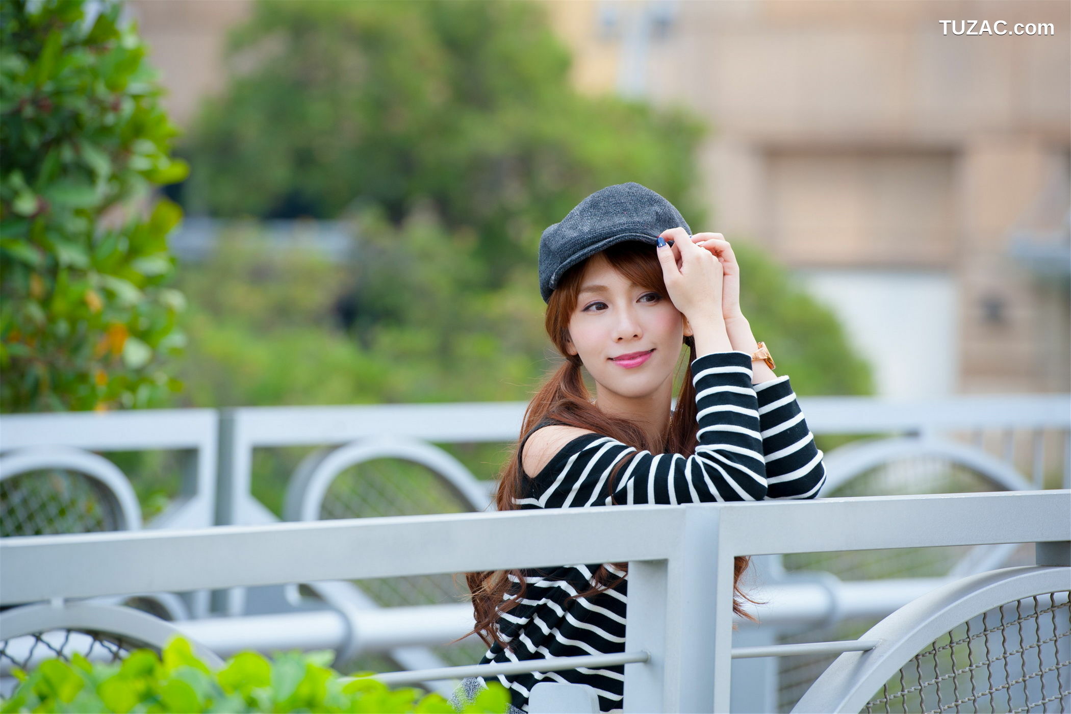台湾正妹_ Kimi步/吕思莹《时尚外拍》 写真集[41P]
