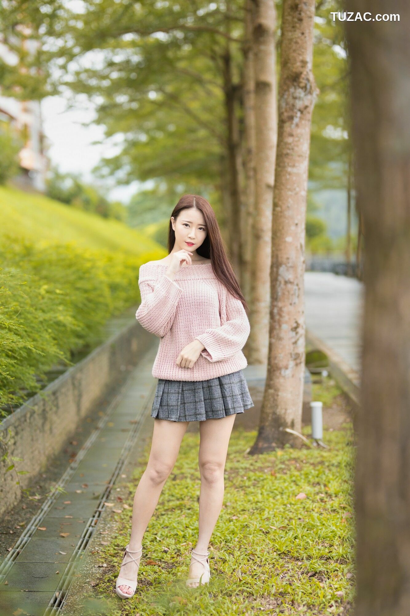 台湾正妹_ Lia杨思原《新店碧潭》 写真集[52P]