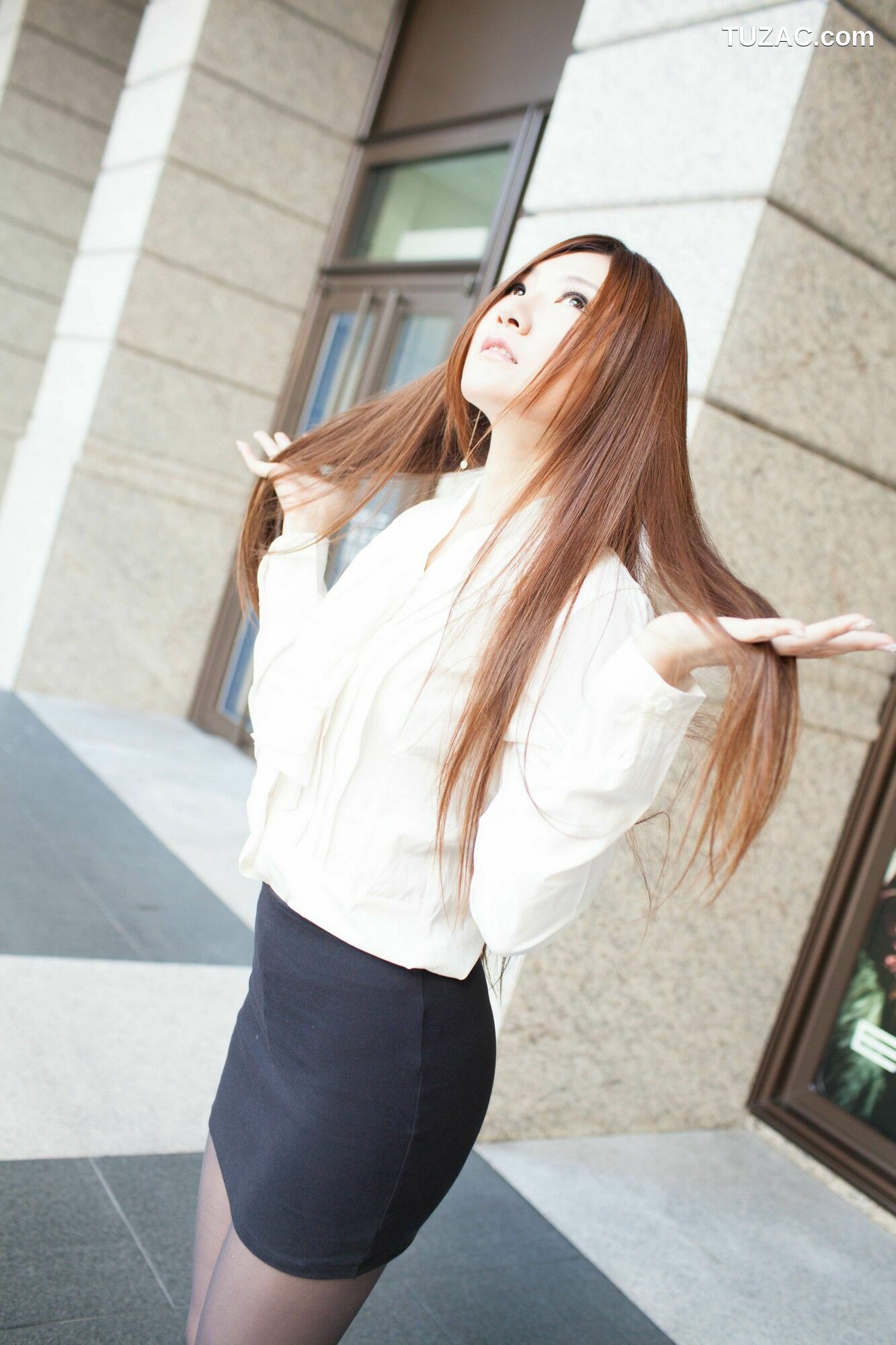 台湾正妹_ Michelle小羽/谢馥羽《信義區街拍黑丝OL系列》 写真集[107P]