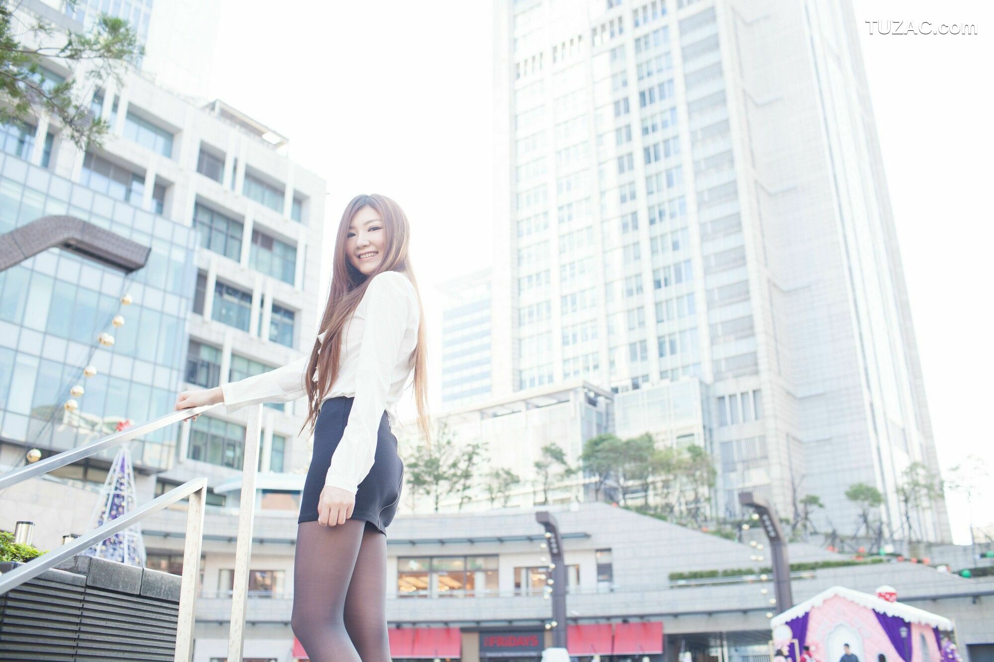 台湾正妹_ Michelle小羽/谢馥羽《信義區街拍黑丝OL系列》 写真集[107P]