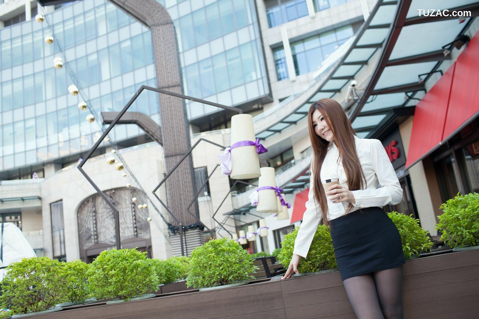 台湾正妹_ Michelle小羽/谢馥羽《信義區街拍黑丝OL系列》 写真集[107P]