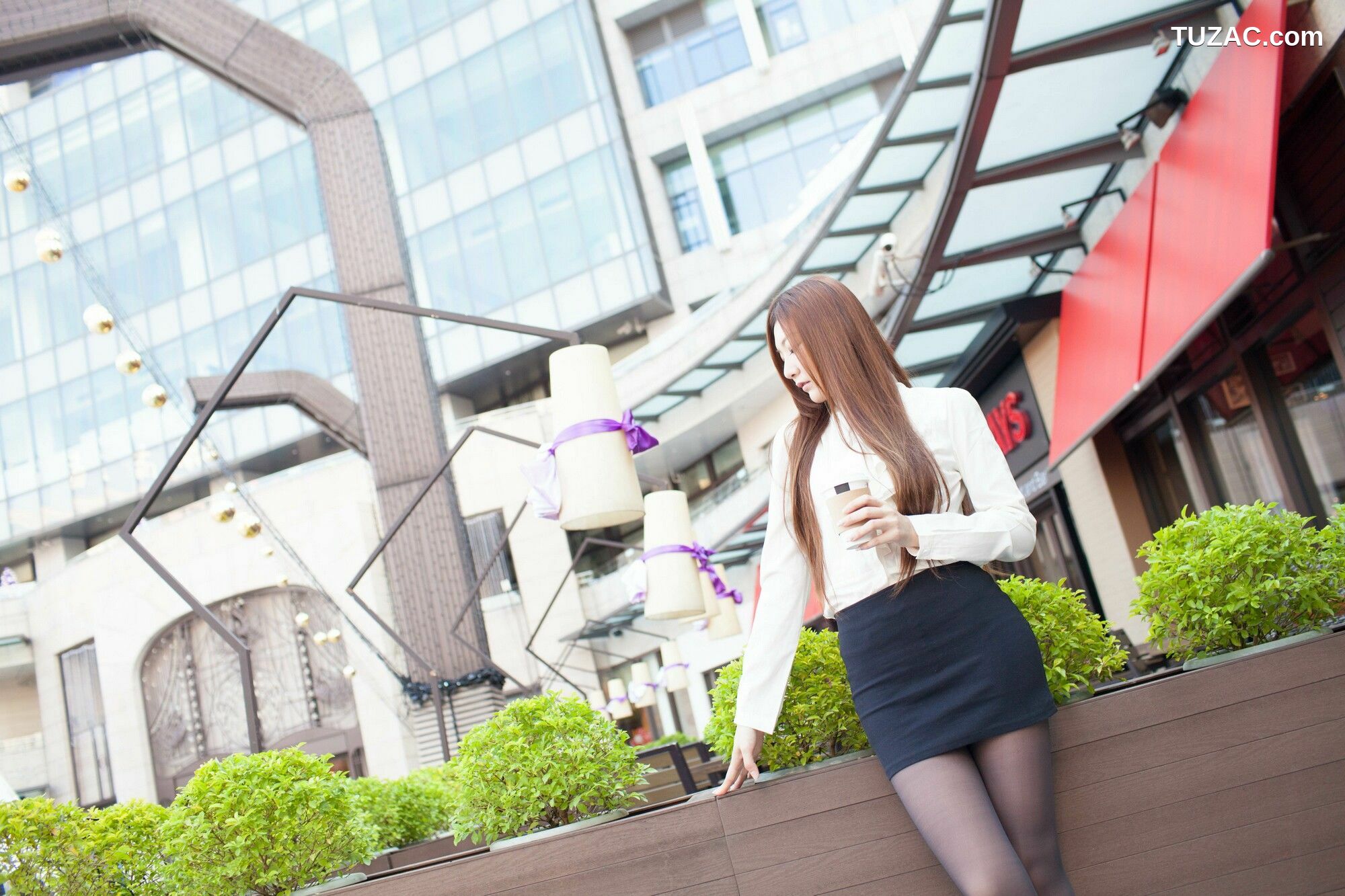 台湾正妹_ Michelle小羽/谢馥羽《信義區街拍黑丝OL系列》 写真集[107P]