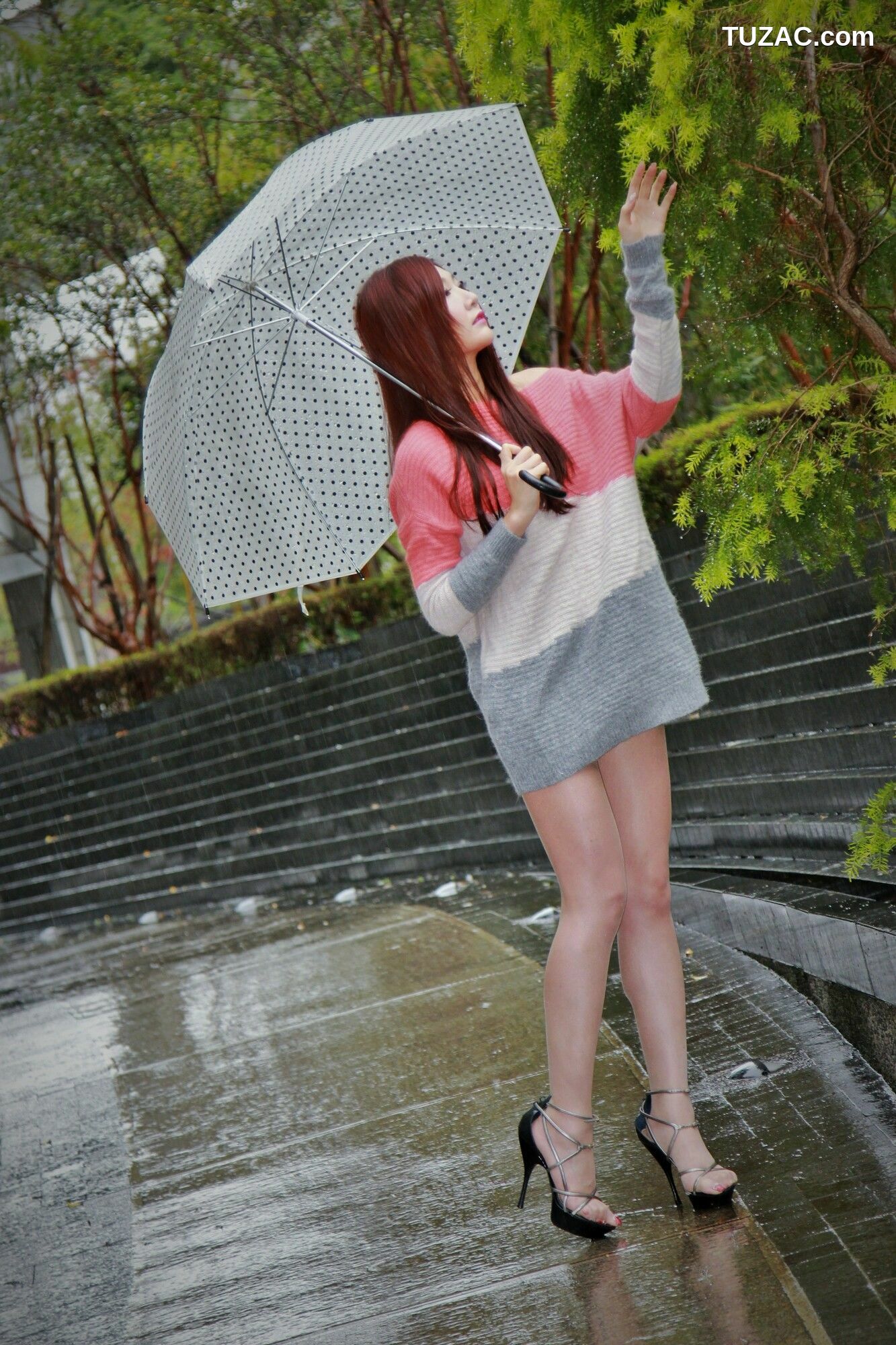 台湾正妹_ Michelle小羽《信義區外拍2套服装》 写真集[46P]