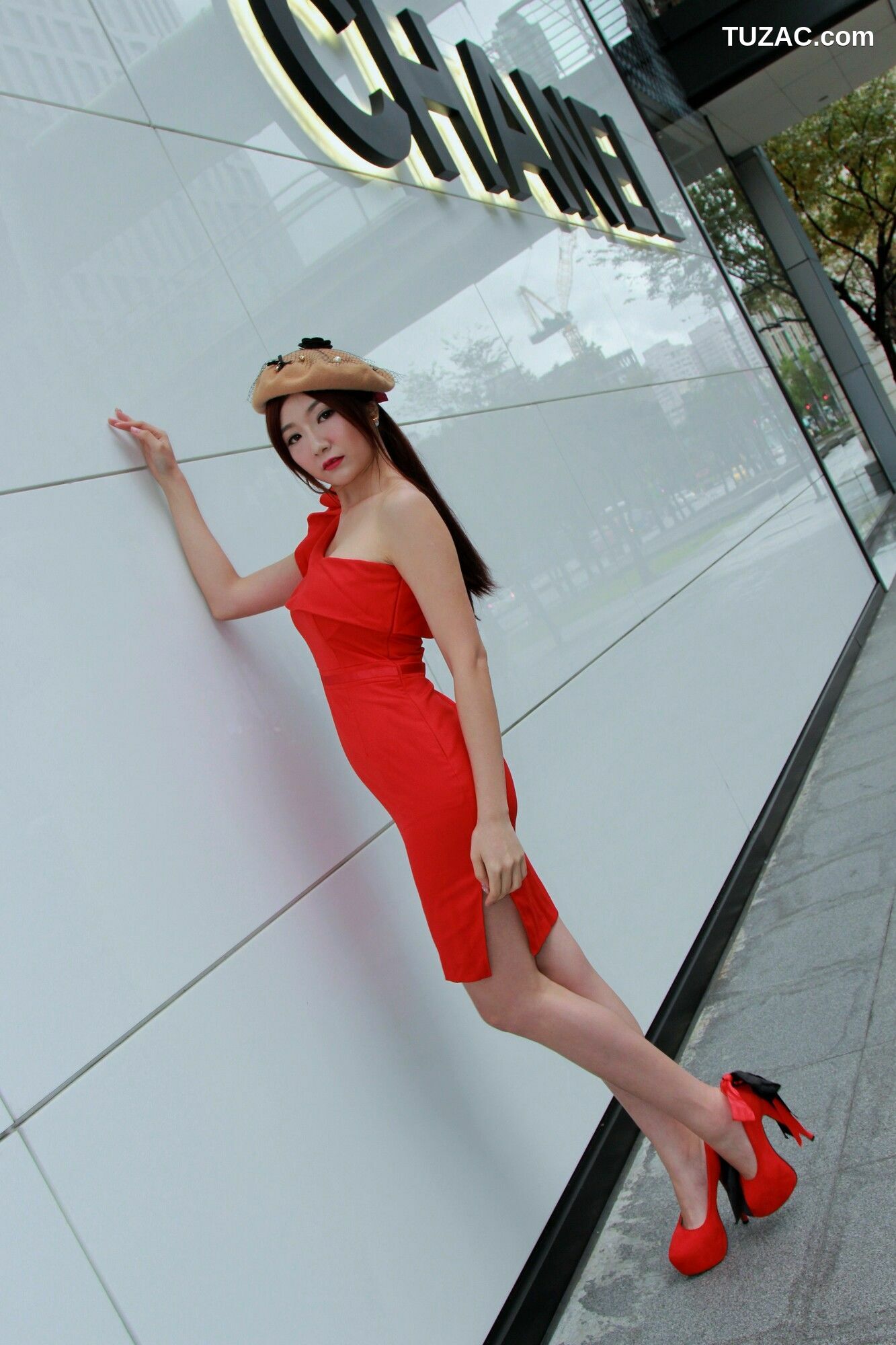 台湾正妹_ Michelle小羽《信義區外拍2套服装》 写真集[46P]