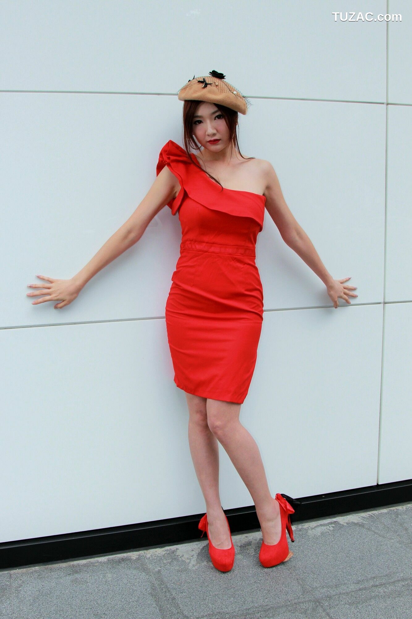 台湾正妹_ Michelle小羽《信義區外拍2套服装》 写真集[46P]