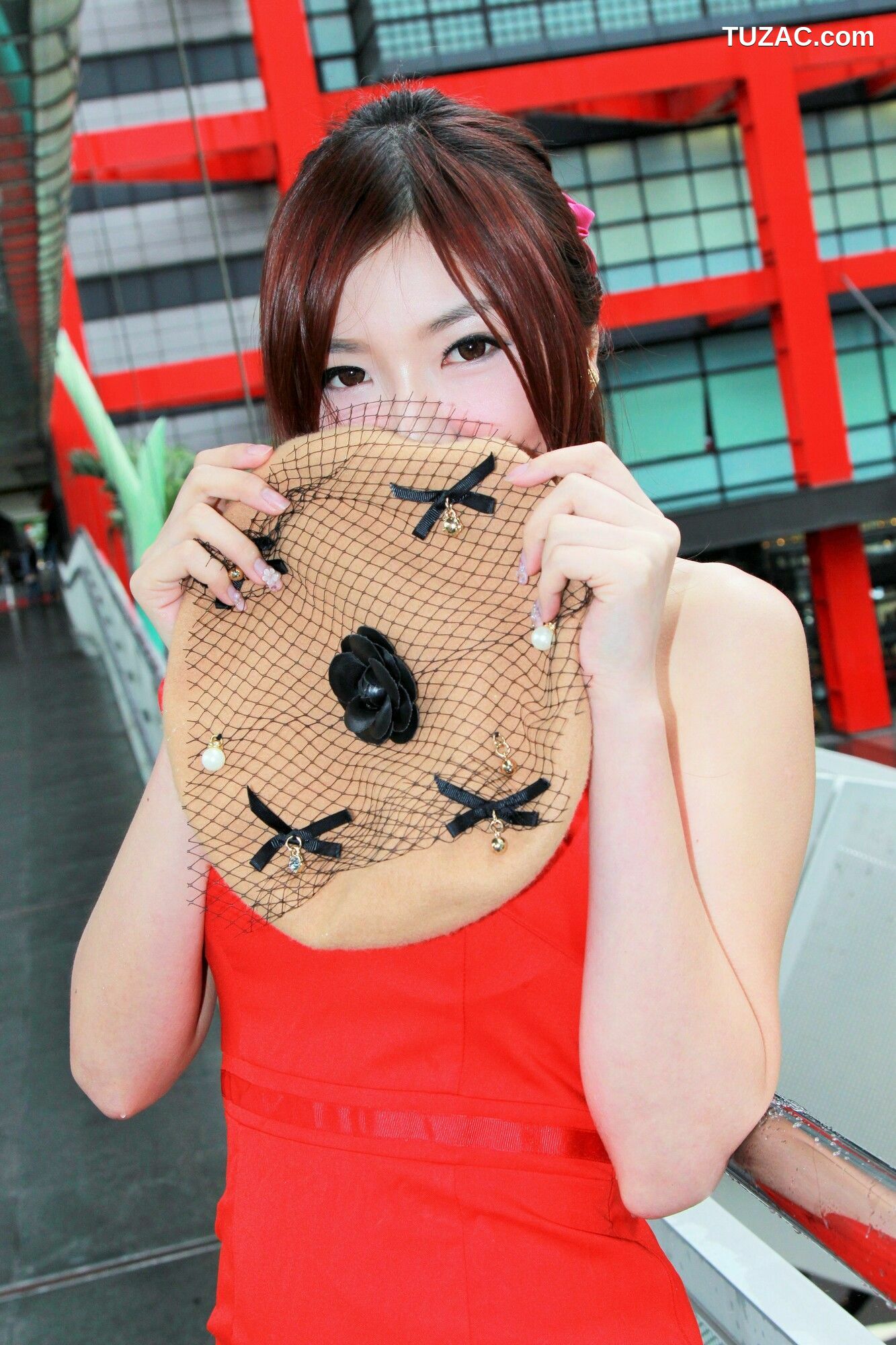 台湾正妹_ Michelle小羽《信義區外拍2套服装》 写真集[46P]