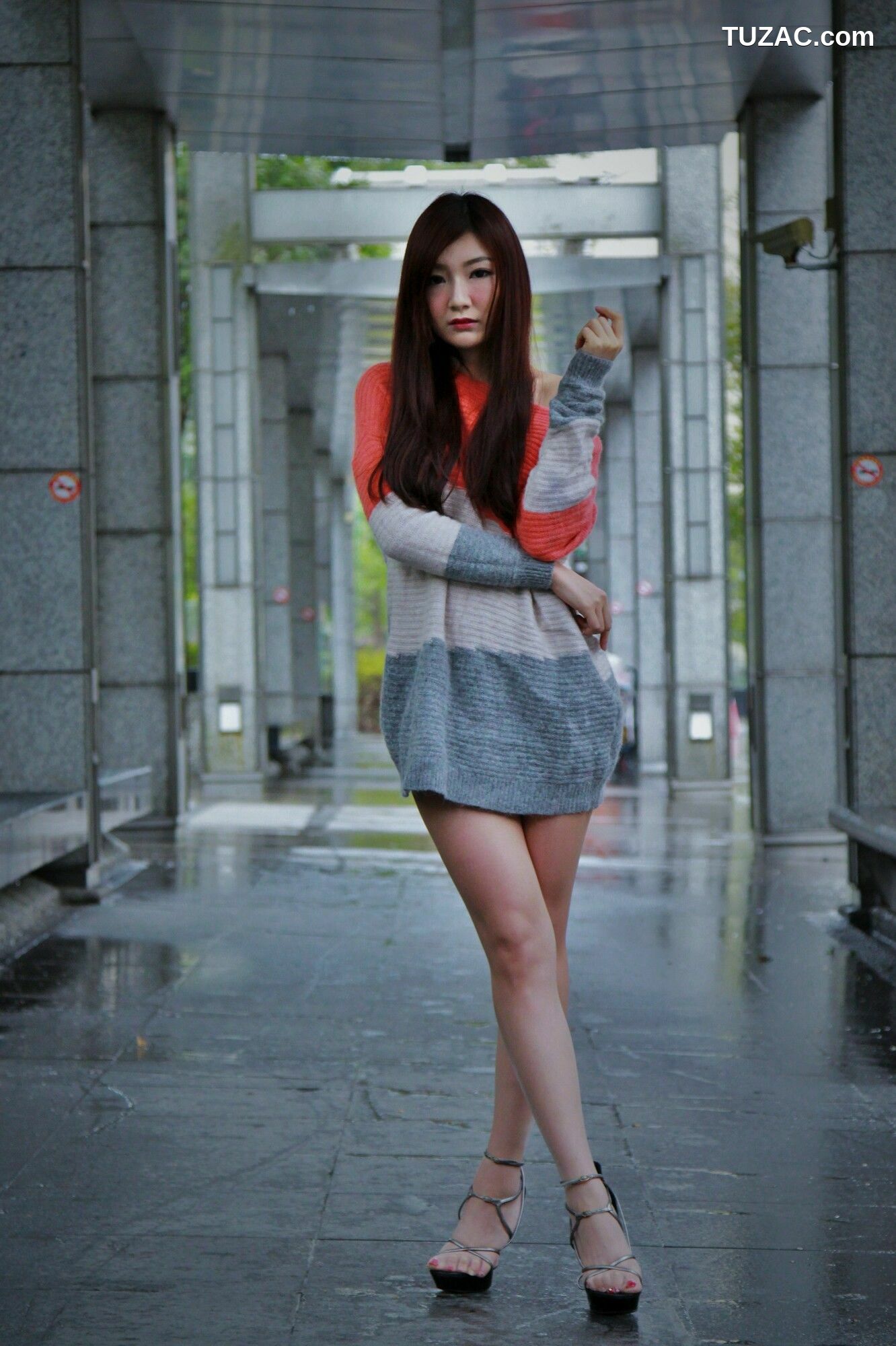 台湾正妹_ Michelle小羽《信義區外拍2套服装》 写真集[46P]