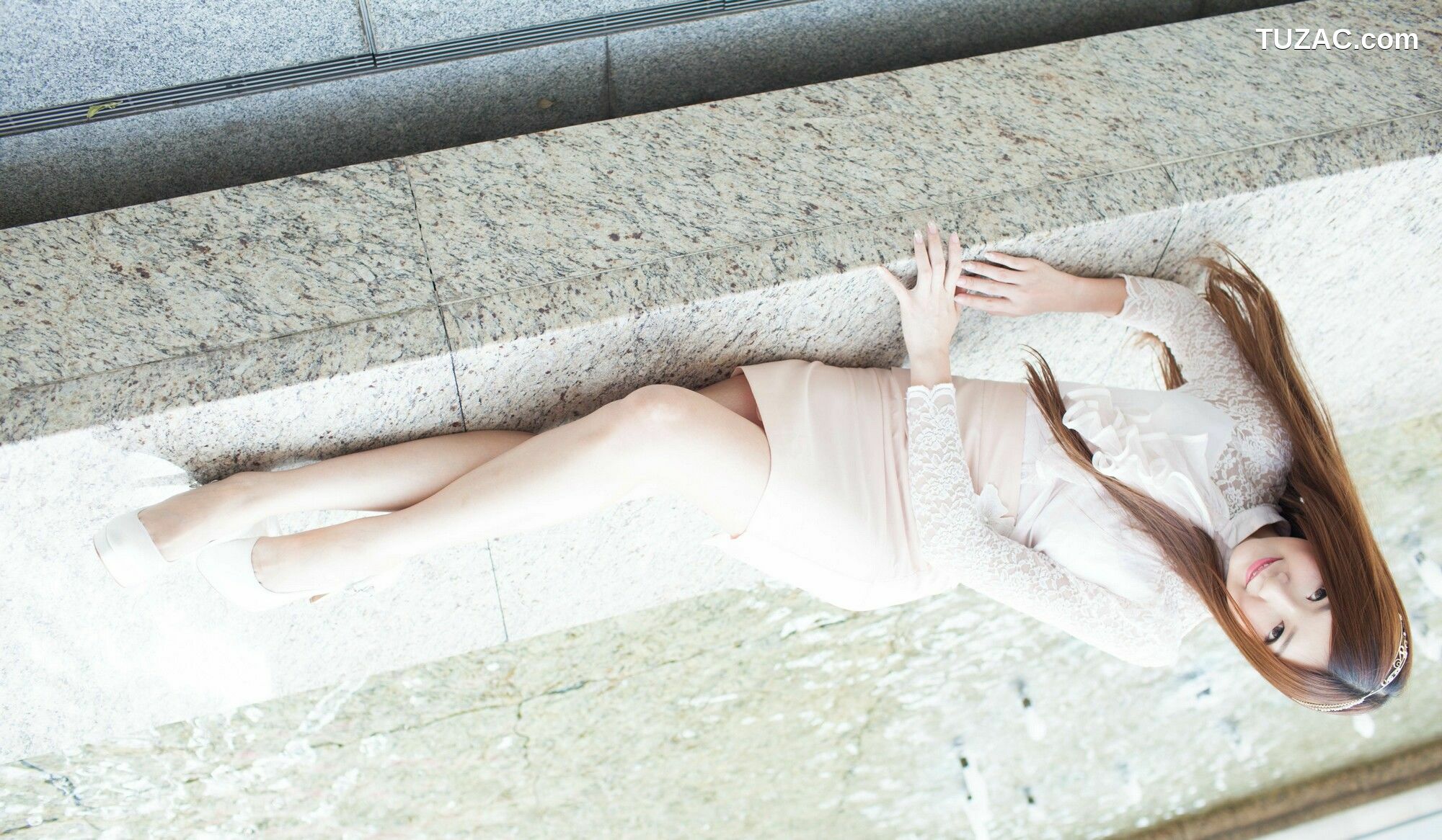 台湾正妹_ Michelle小羽《信義區街拍 蕾丝+包臀短裙》 写真集[109P]