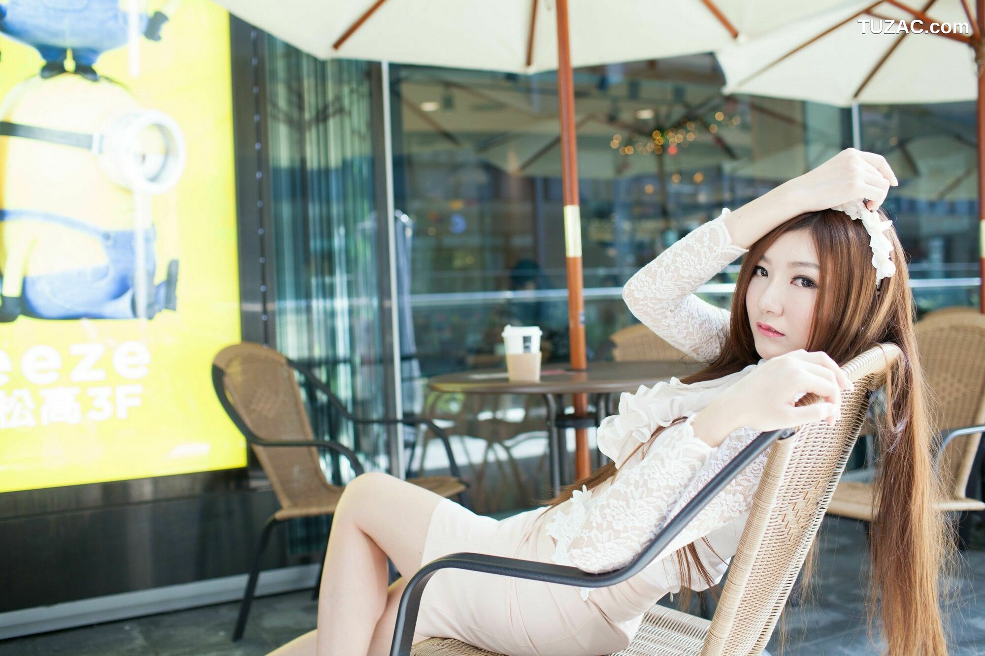 台湾正妹_ Michelle小羽《信義區街拍 蕾丝+包臀短裙》 写真集[109P]