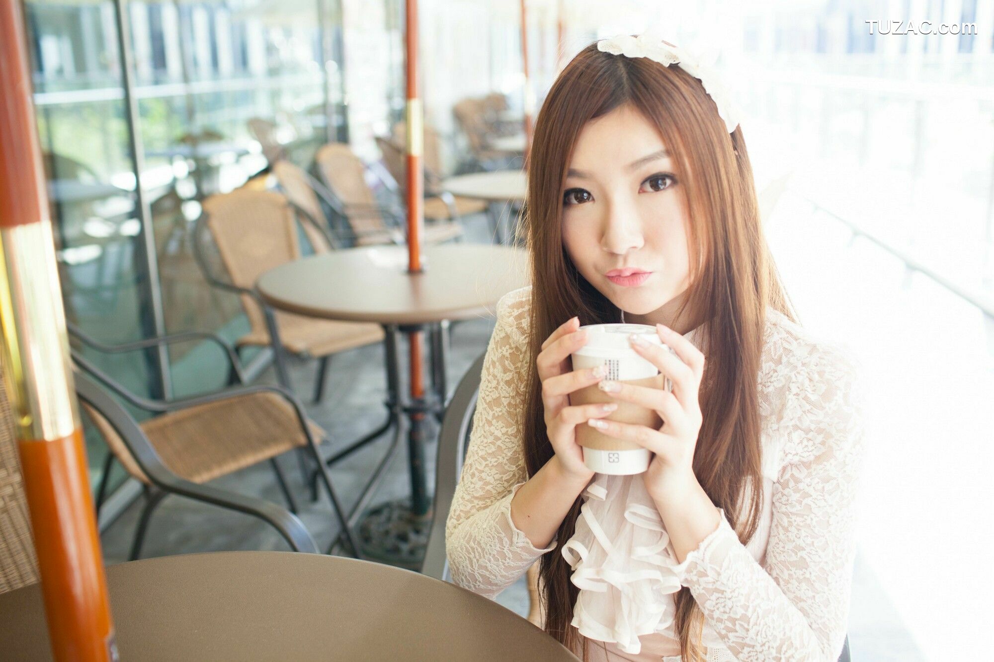 台湾正妹_ Michelle小羽《信義區街拍 蕾丝+包臀短裙》 写真集[109P]