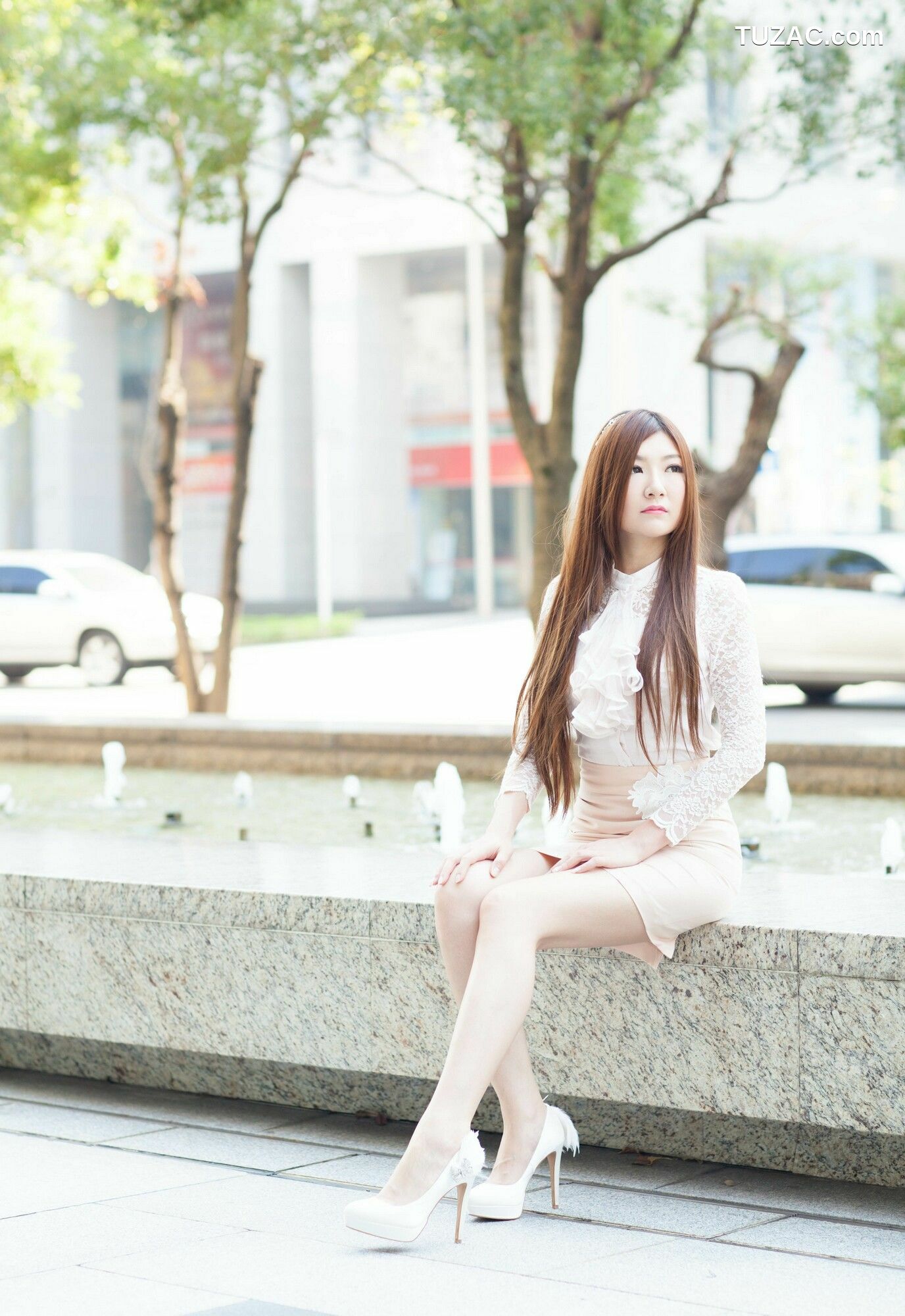 台湾正妹_ Michelle小羽《信義區街拍 蕾丝+包臀短裙》 写真集[109P]