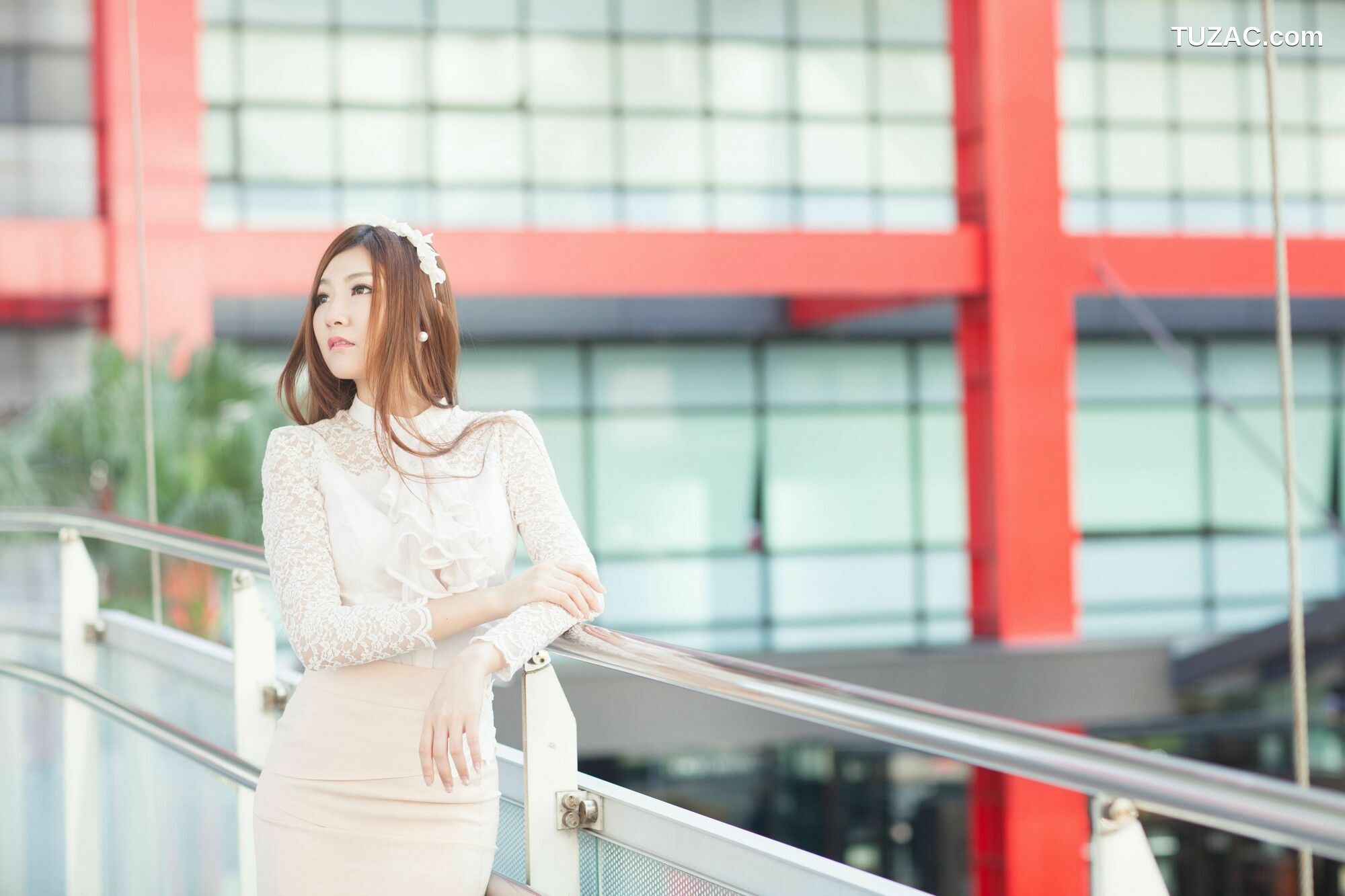 台湾正妹_ Michelle小羽《信義區街拍 蕾丝+包臀短裙》 写真集[109P]