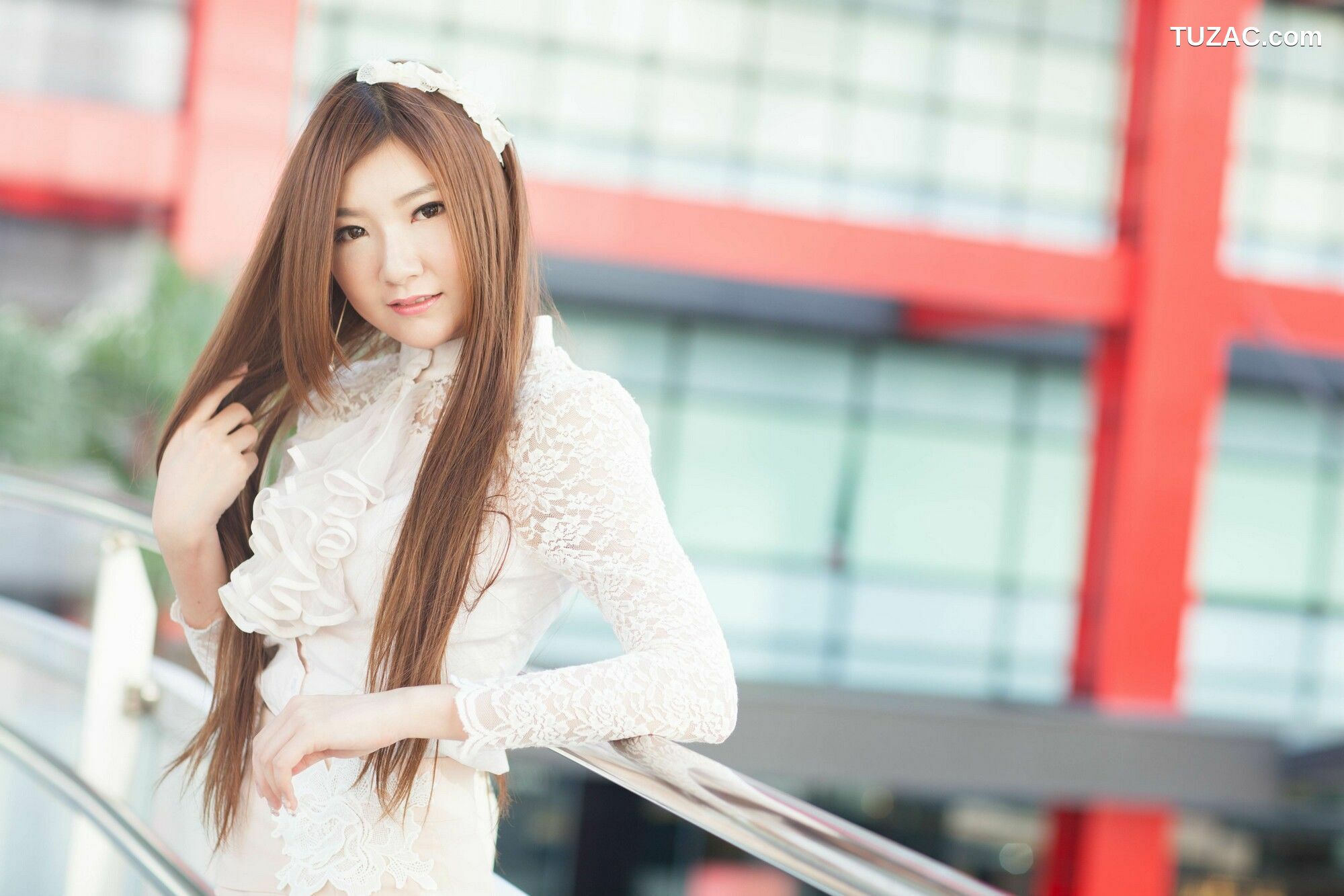 台湾正妹_ Michelle小羽《信義區街拍 蕾丝+包臀短裙》 写真集[109P]