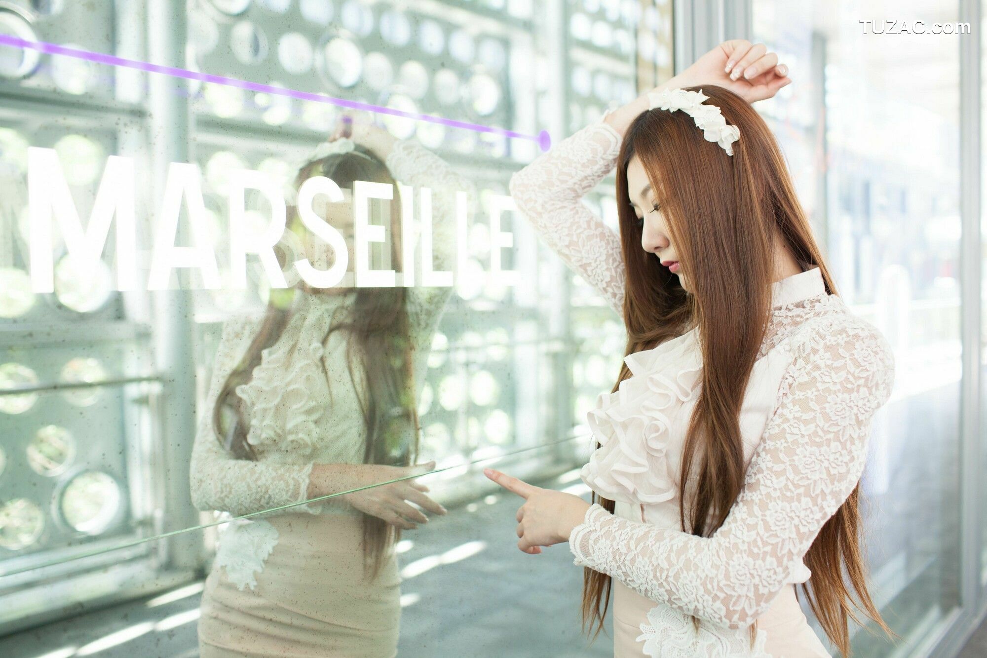 台湾正妹_ Michelle小羽《信義區街拍 蕾丝+包臀短裙》 写真集[109P]